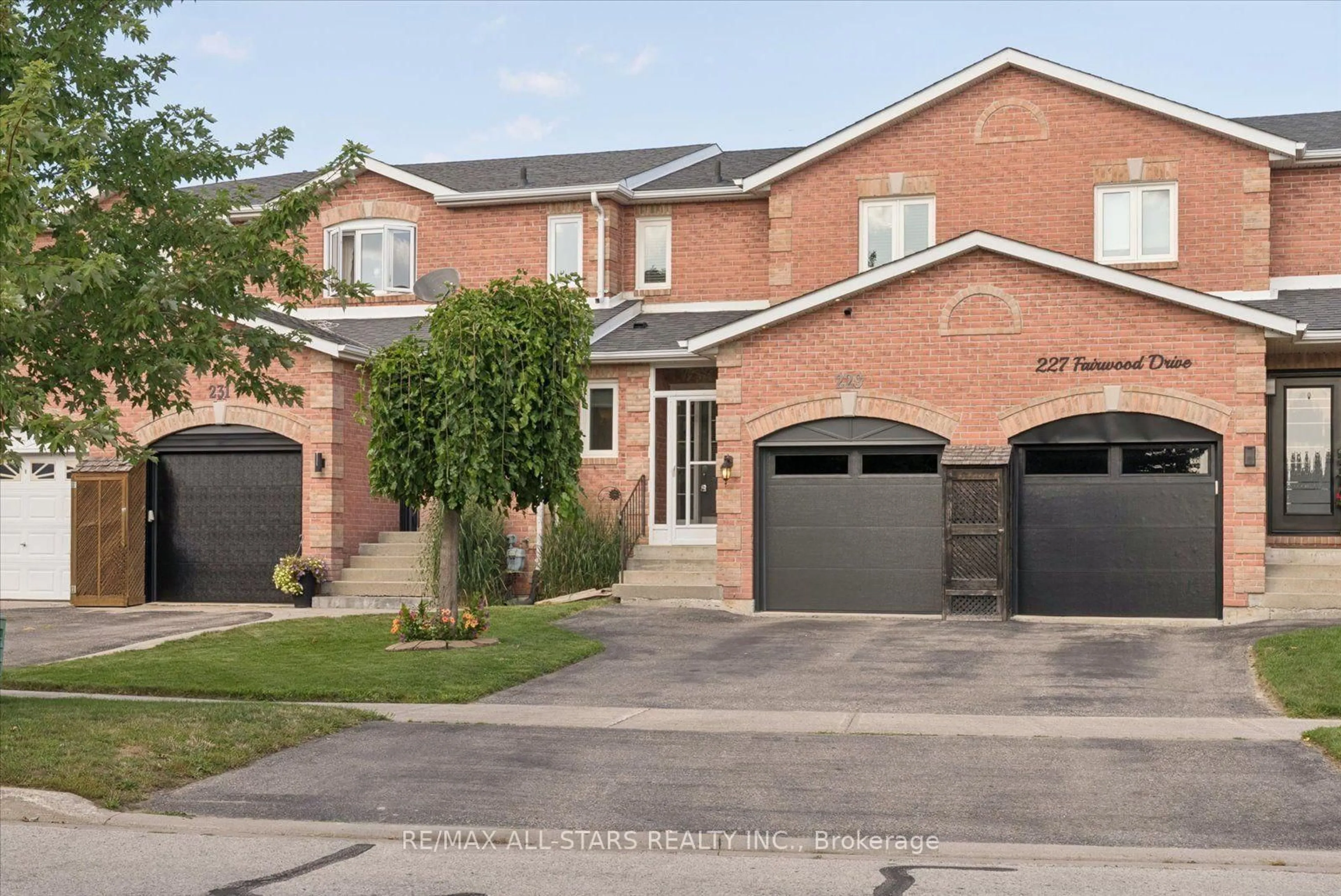 Home with brick exterior material, street for 229 Fairwood Dr, Georgina Ontario L4P 3Y5