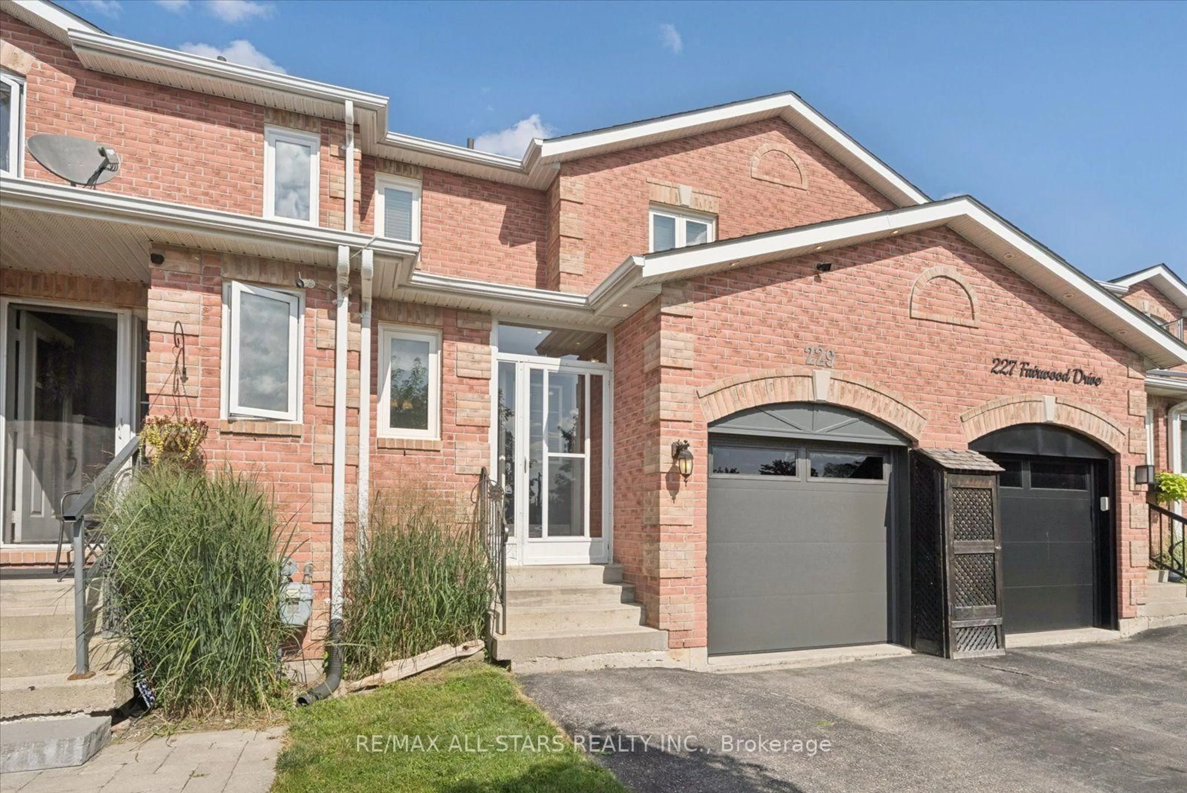 Home with brick exterior material, street for 229 Fairwood Dr, Georgina Ontario L4P 3Y5