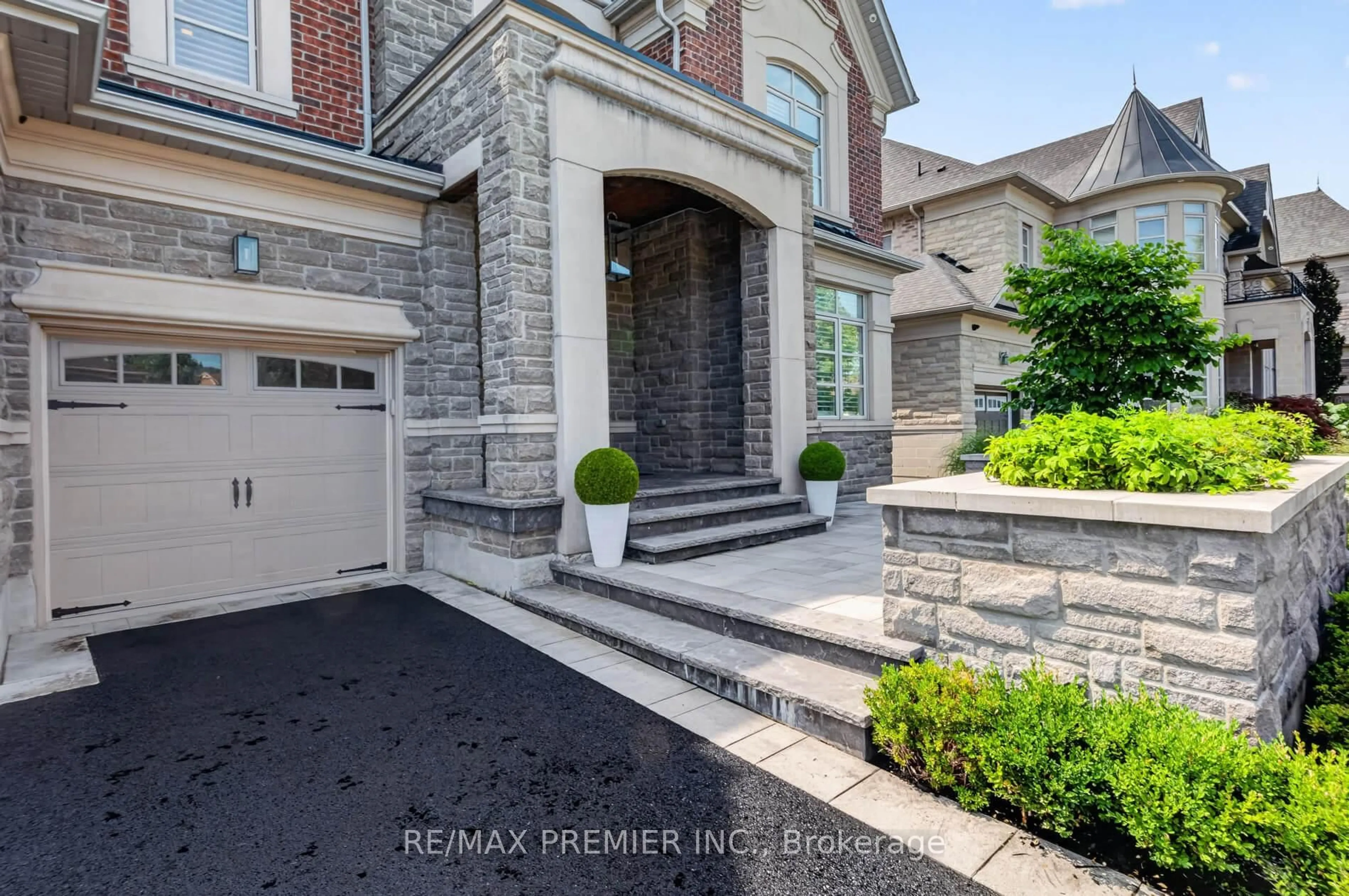 Home with brick exterior material, street for 31 Sarracini Cres, Vaughan Ontario L4L 3S9
