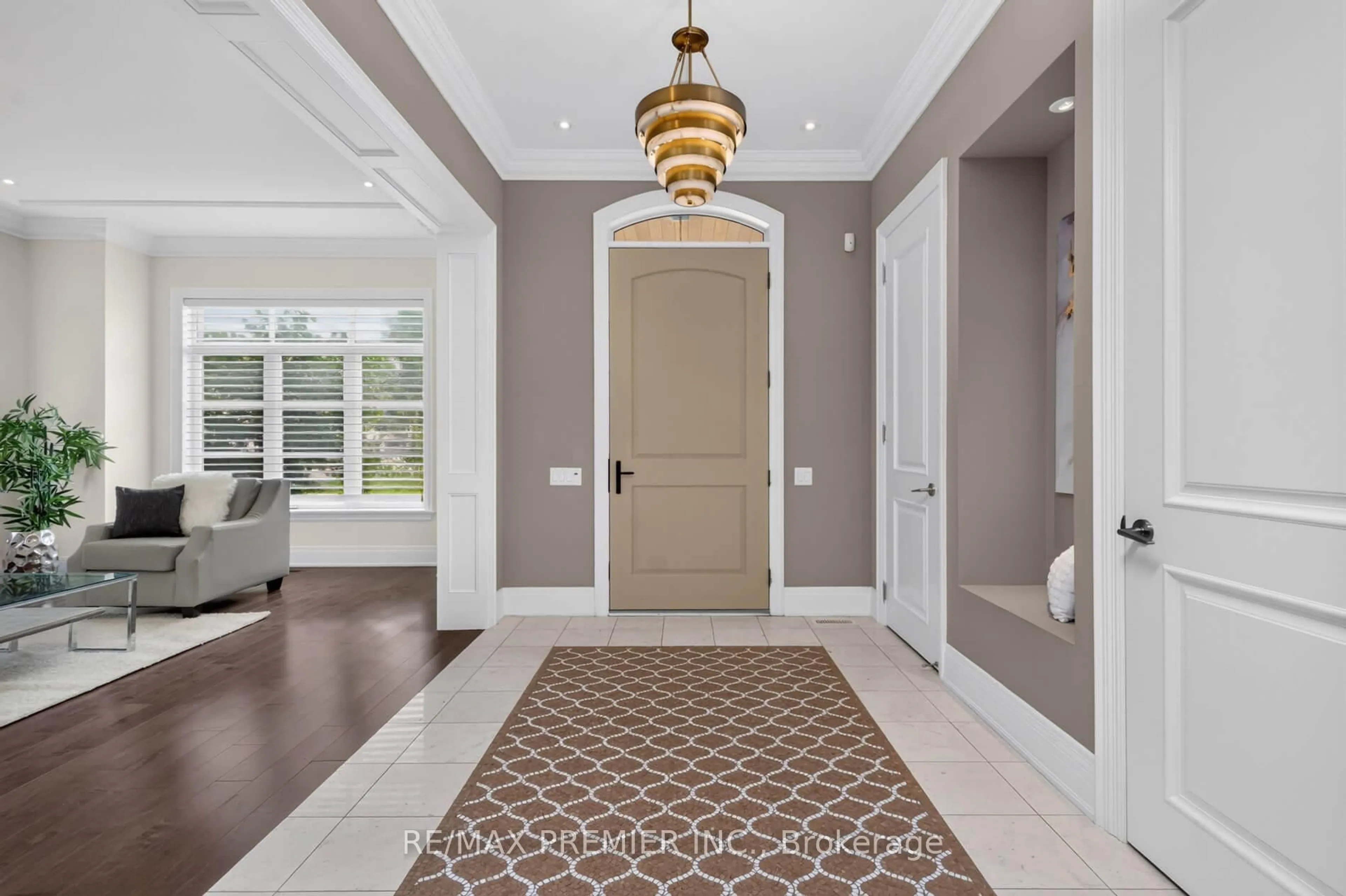 Indoor entryway for 31 Sarracini Cres, Vaughan Ontario L4L 3S9