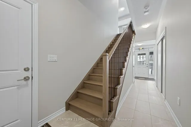 6 Mel Irving Dr, Bradford West Gwillimbury 4