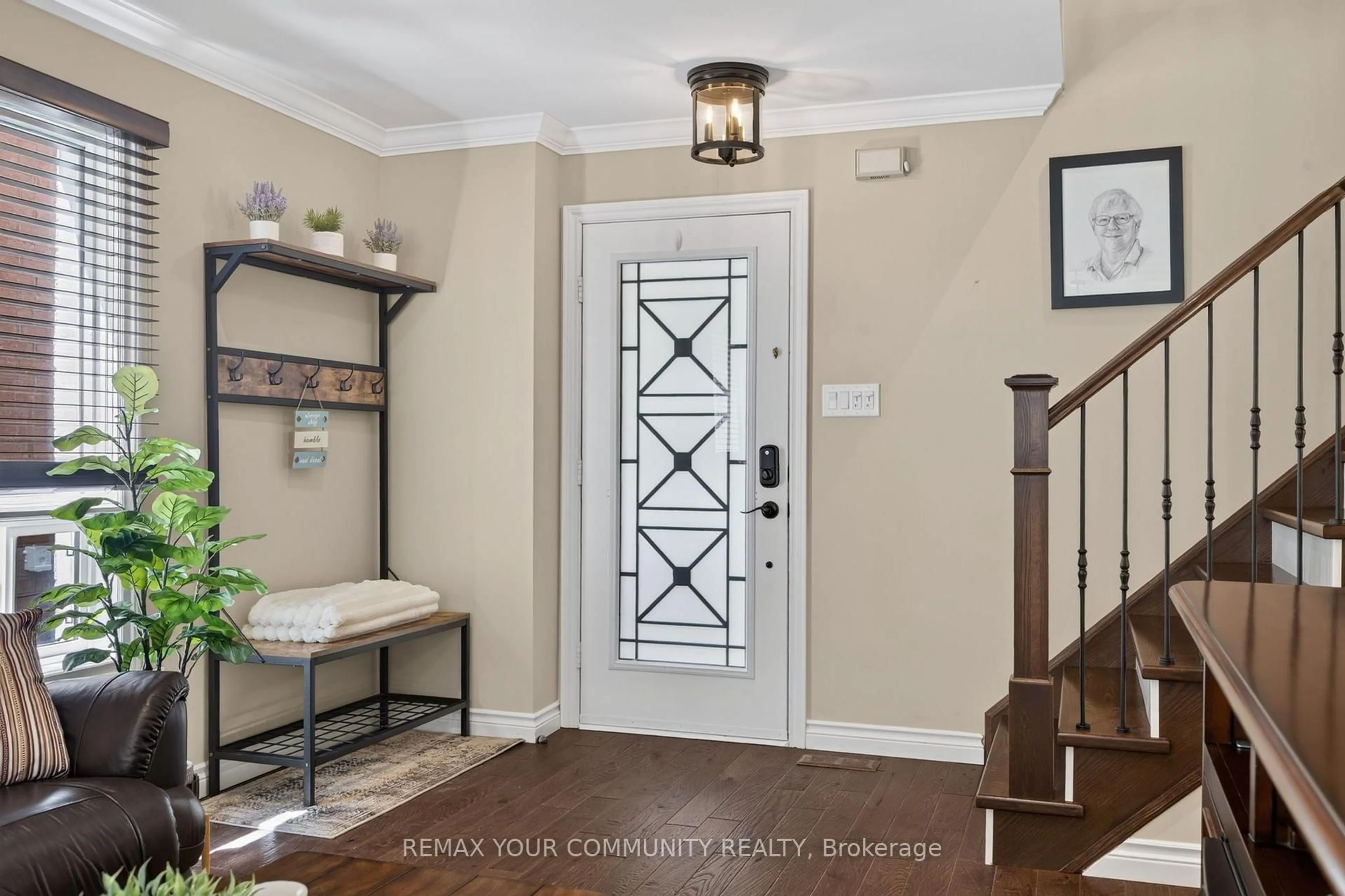 Indoor entryway for 126 Woodroof Cres, Aurora Ontario L4G 7H2