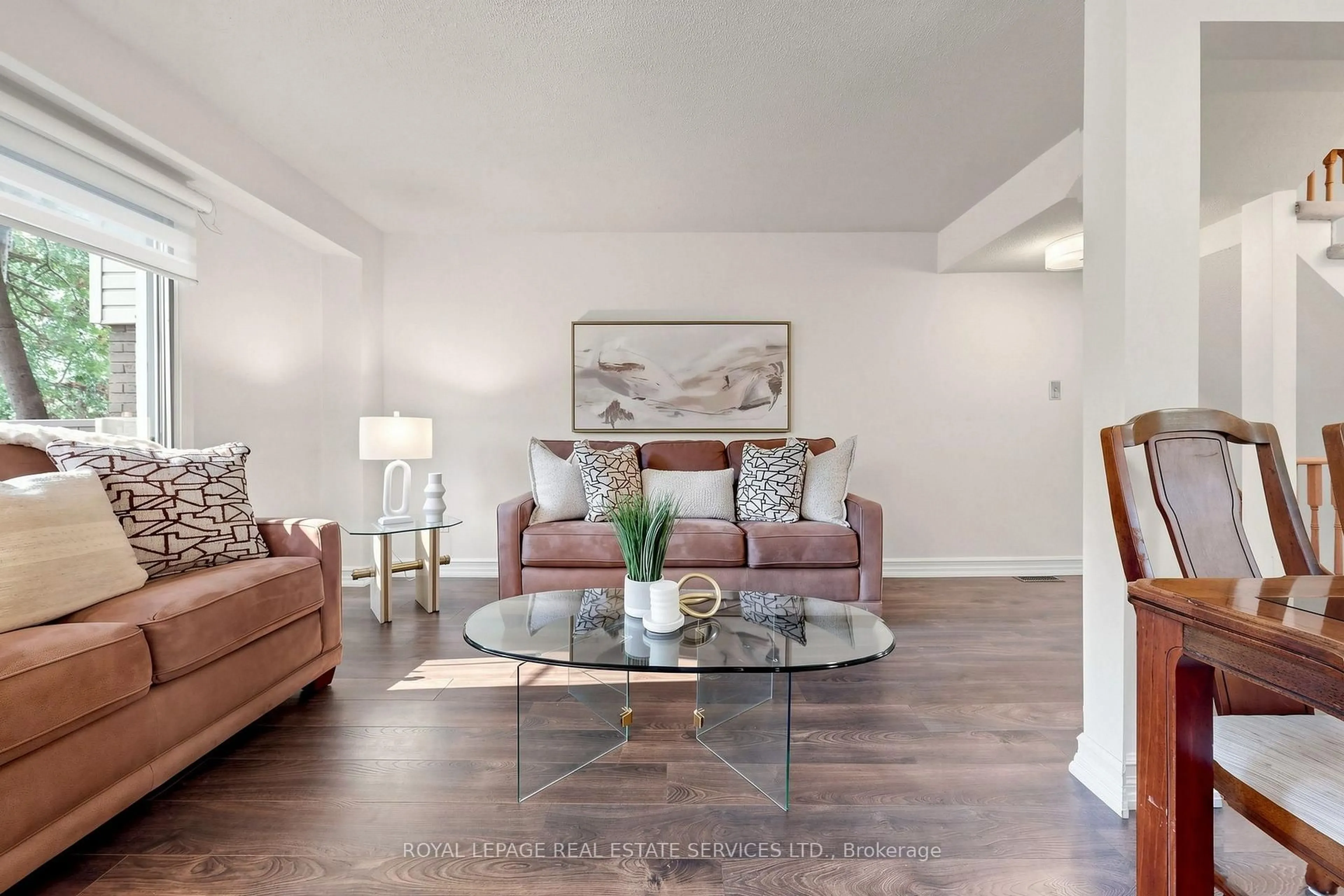 Living room with furniture, unknown for 150 Tamarack Dr, Markham Ontario L3T 4X4