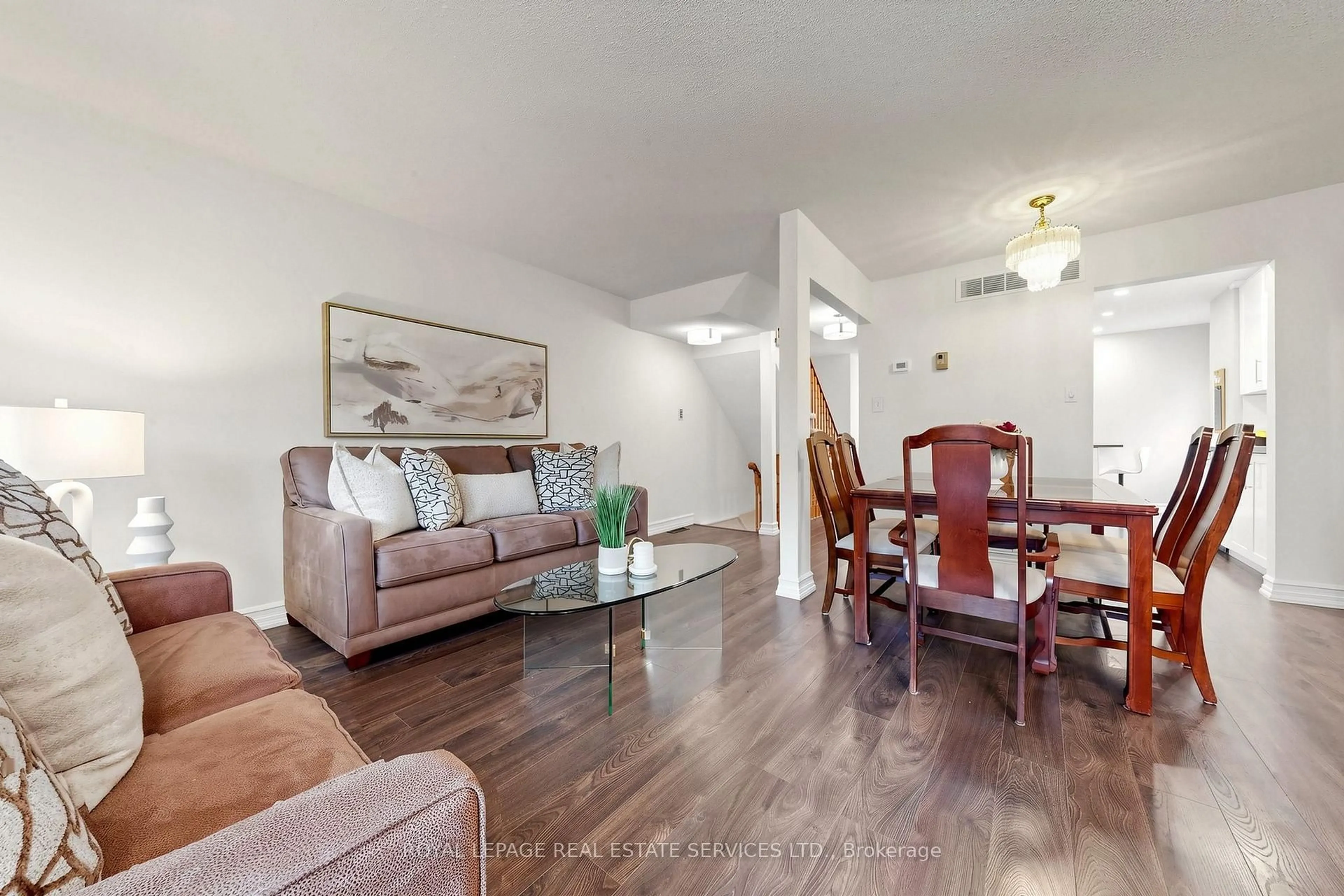Living room with furniture, wood/laminate floor for 150 Tamarack Dr, Markham Ontario L3T 4X4