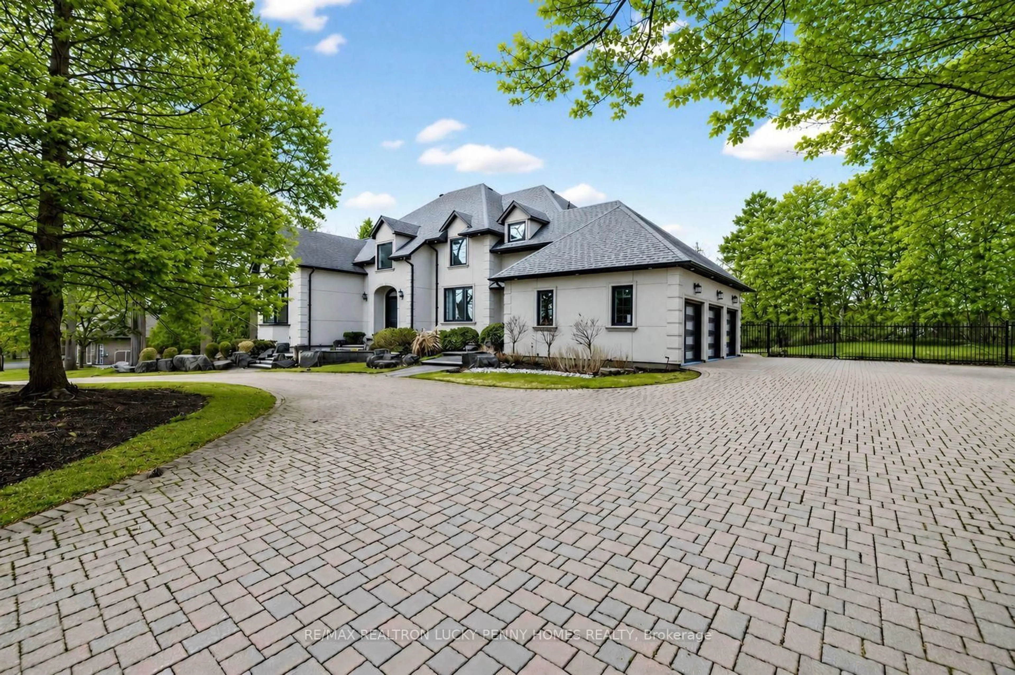 Home with brick exterior material, street for 18 Walnut Glen Pl, Markham Ontario L6C 1A3