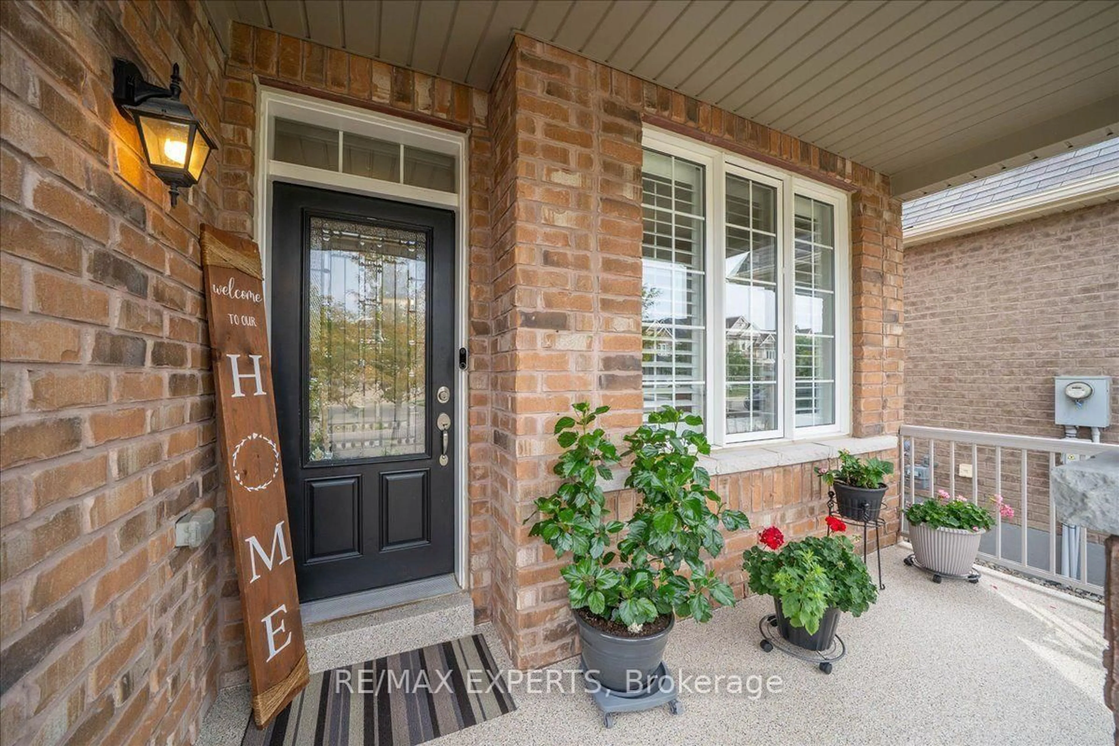 Indoor entryway for 55 Sydie Lane, New Tecumseth Ontario L0G 1W0