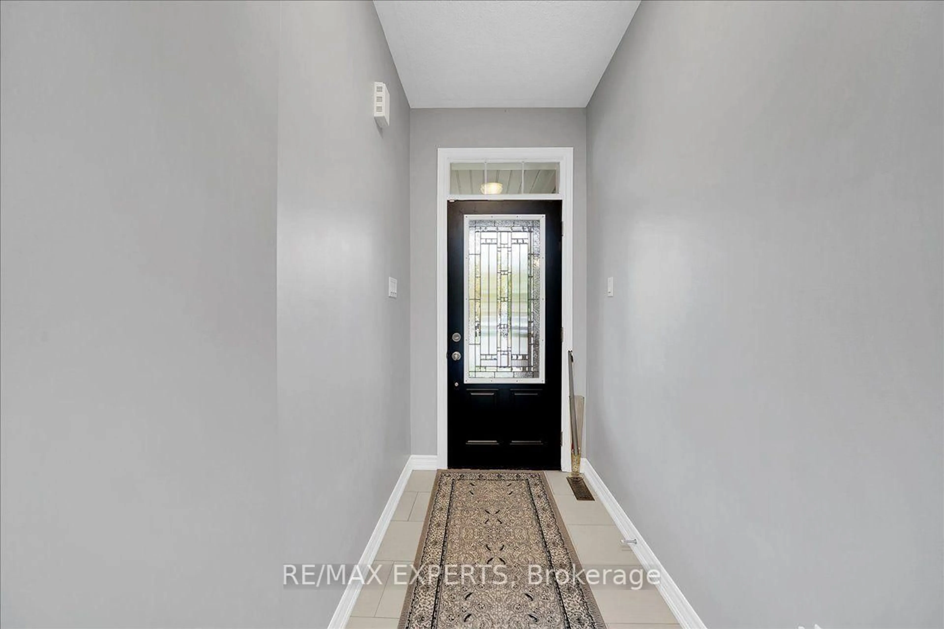 Indoor entryway for 55 Sydie Lane, New Tecumseth Ontario L0G 1W0