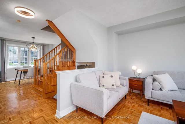 44 Wildberry Cres, Vaughan 4