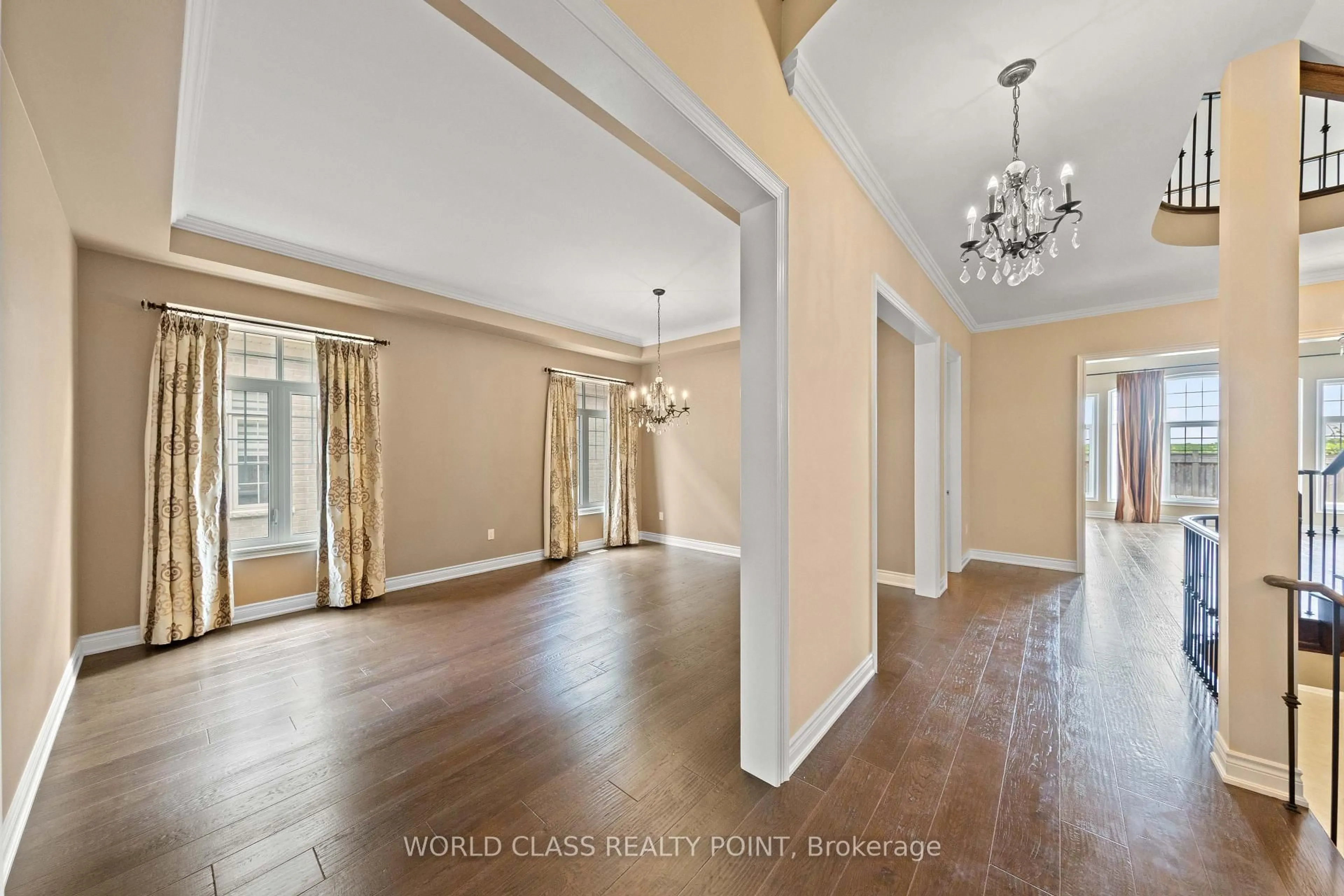Indoor entryway for 31 Munsie Dr, King Ontario L7B 0N8