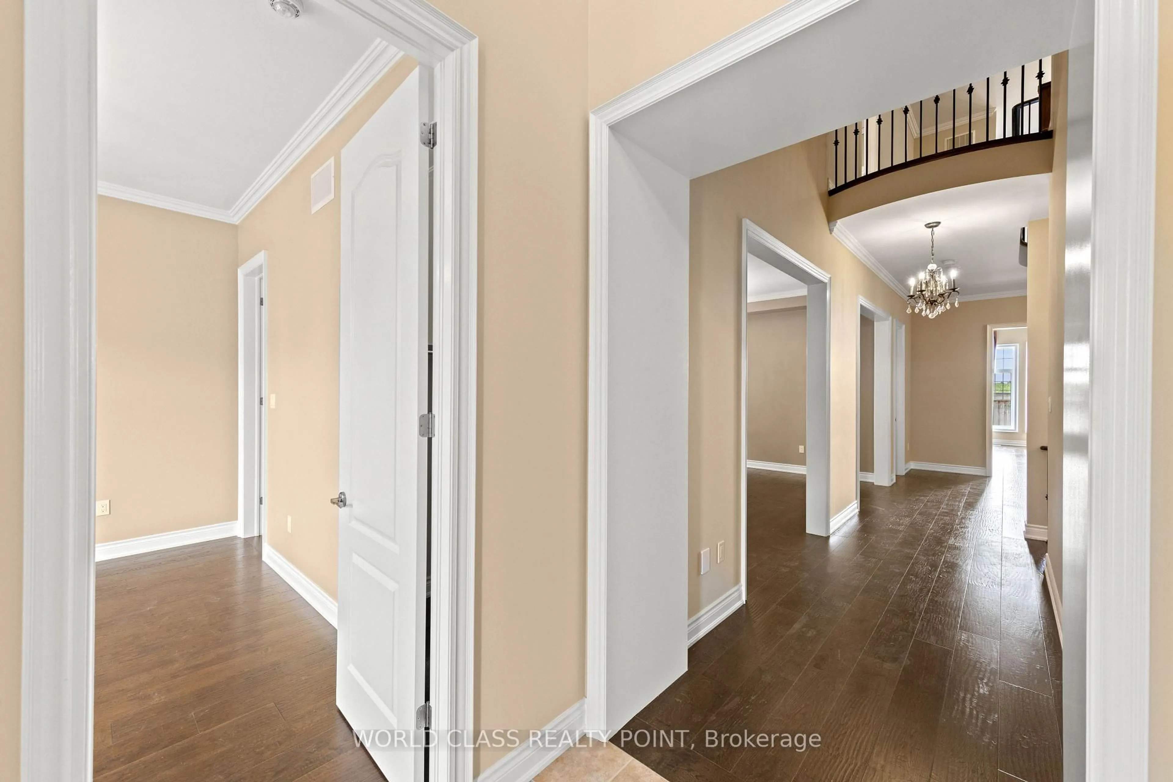 Indoor entryway for 31 Munsie Dr, King Ontario L7B 0N8