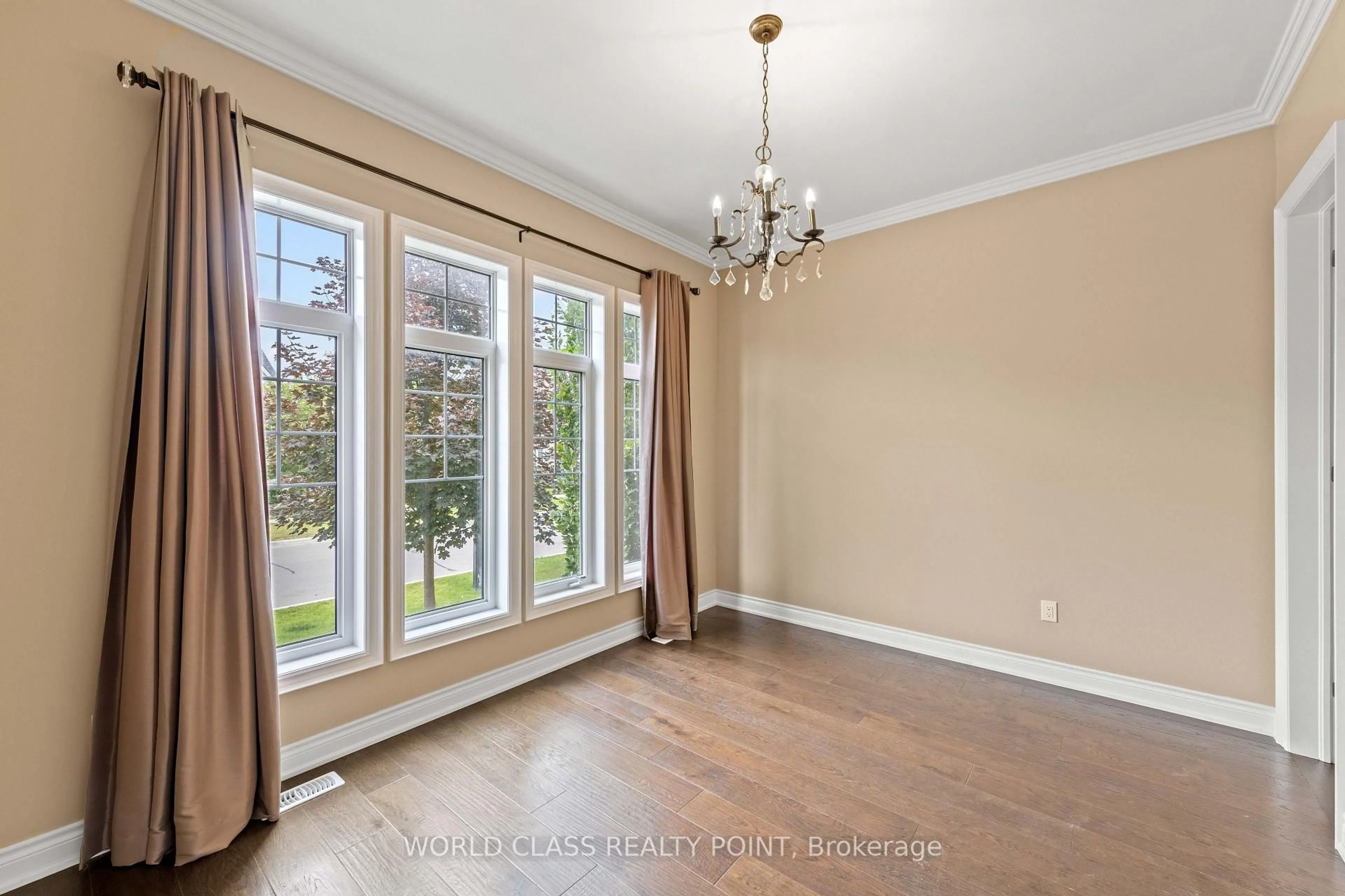 Unknown for 31 Munsie Dr, King Ontario L7B 0N8