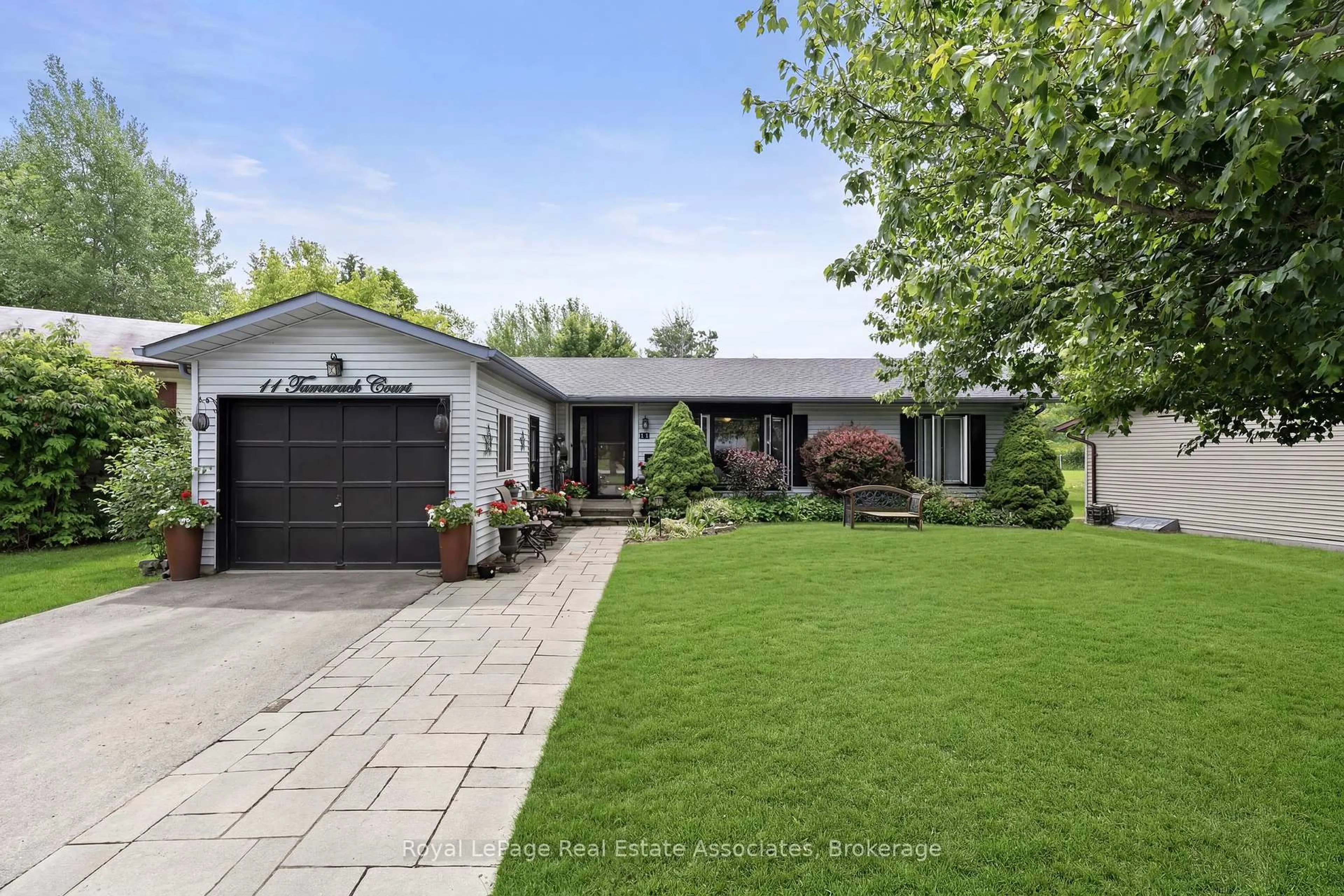 Home with brick exterior material, street for 11 Tamarack Crt, New Tecumseth Ontario L0G 1W0