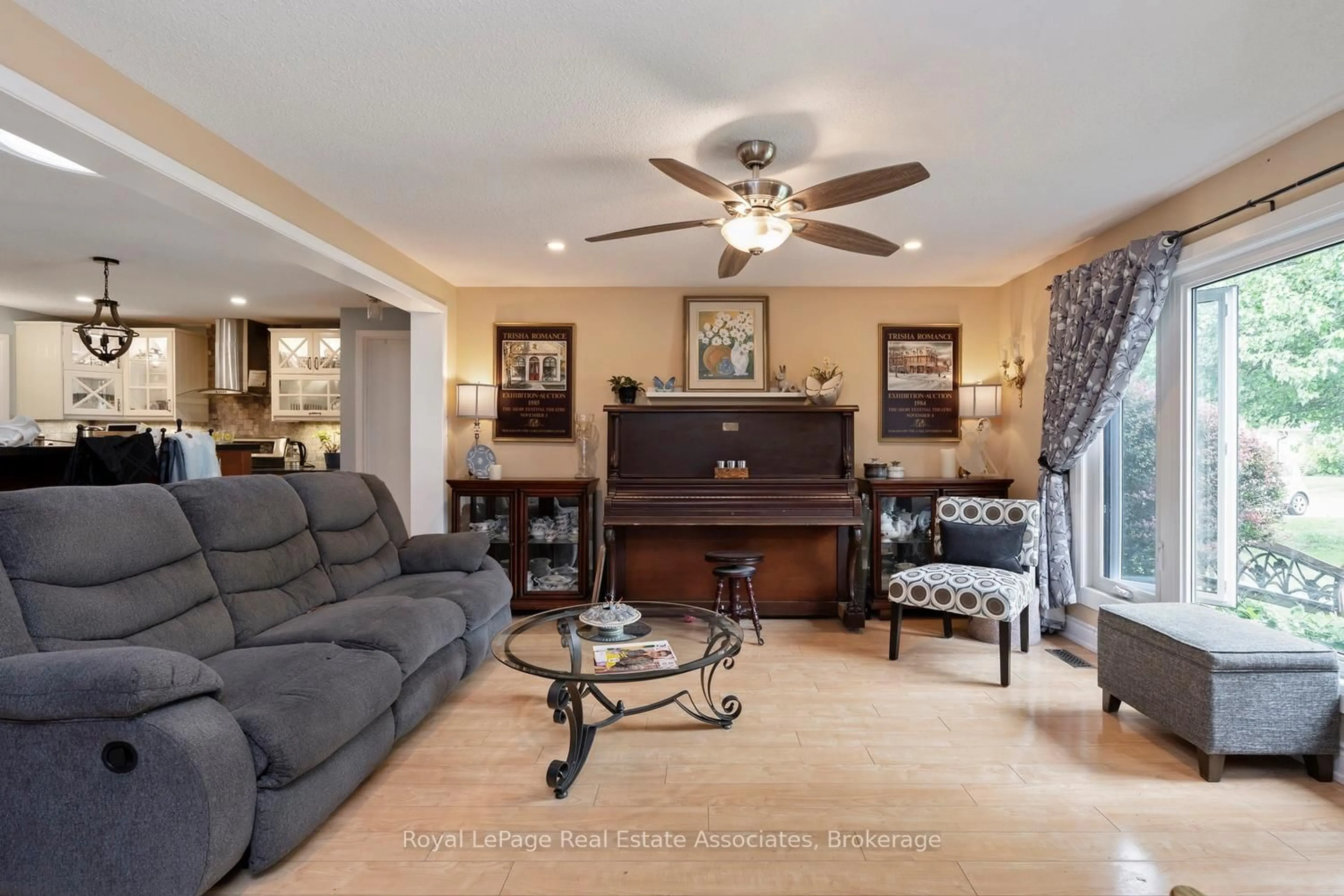 Living room with furniture, unknown for 11 Tamarack Crt, New Tecumseth Ontario L0G 1W0