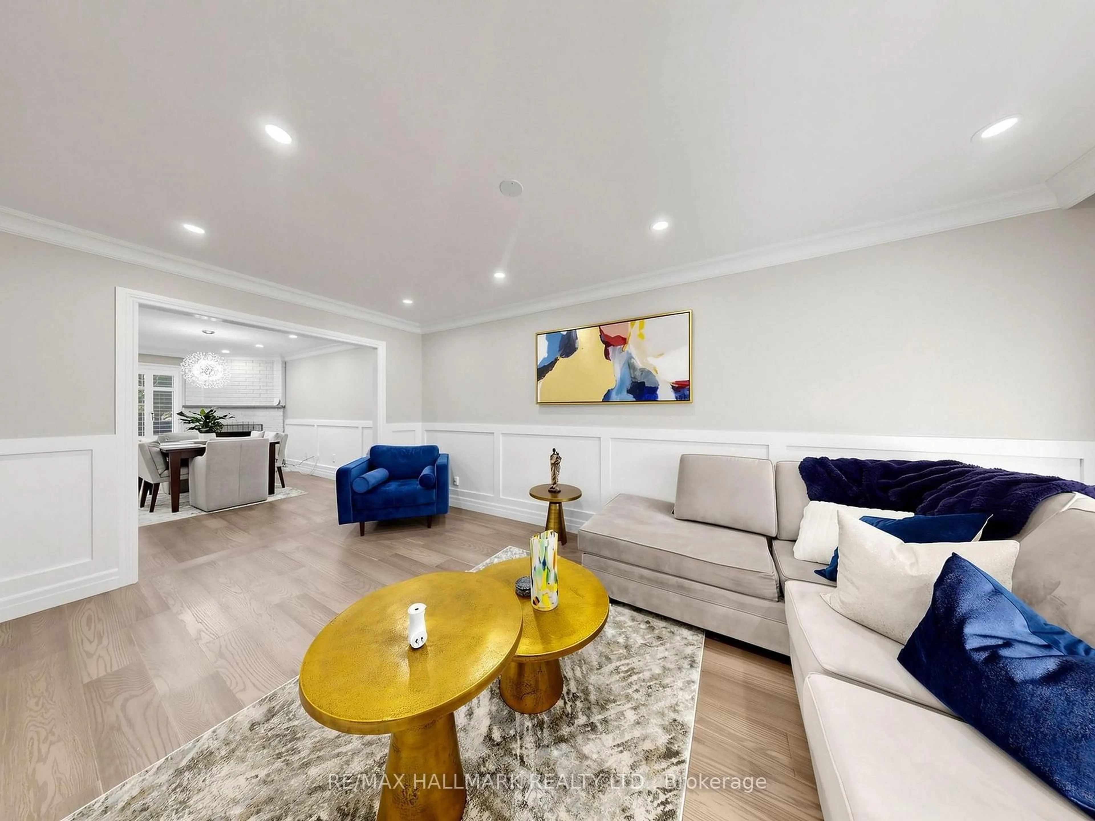 Living room with furniture, unknown for 58 Marchwood Cres, Richmond Hill Ontario L4C 8M4