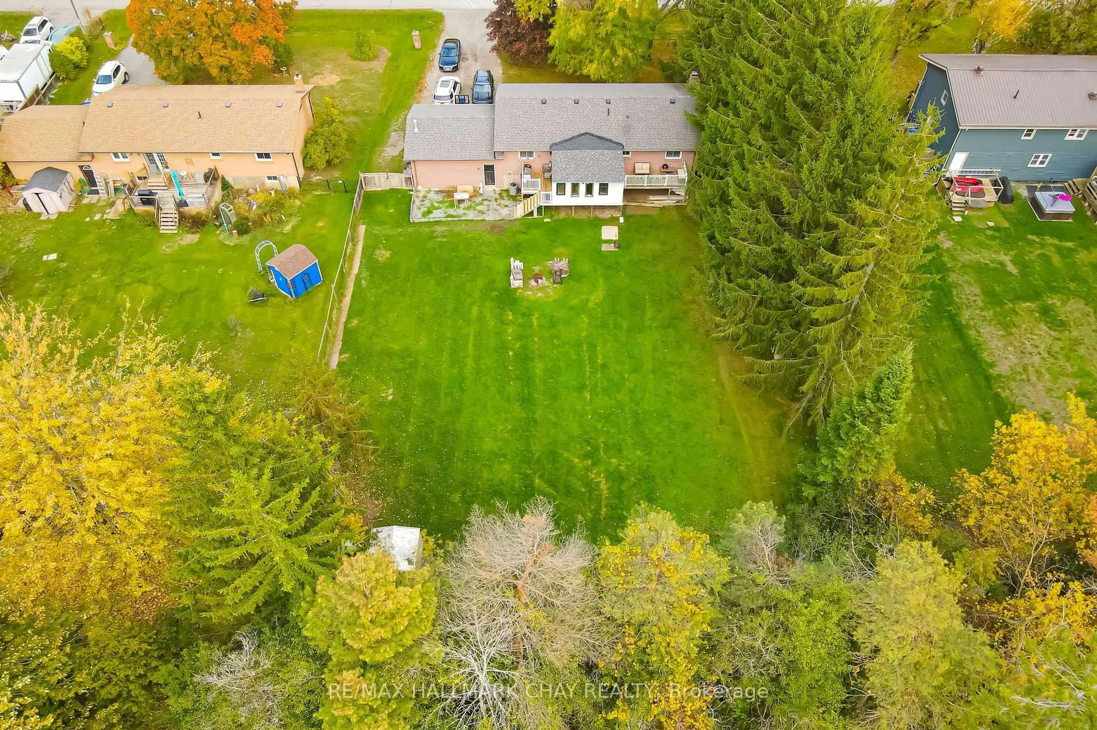 A pic from outside/outdoor area/front of a property/back of a property/a pic from drone, unknown for 20 Howard Ave, Brock Ontario L0K 1A0