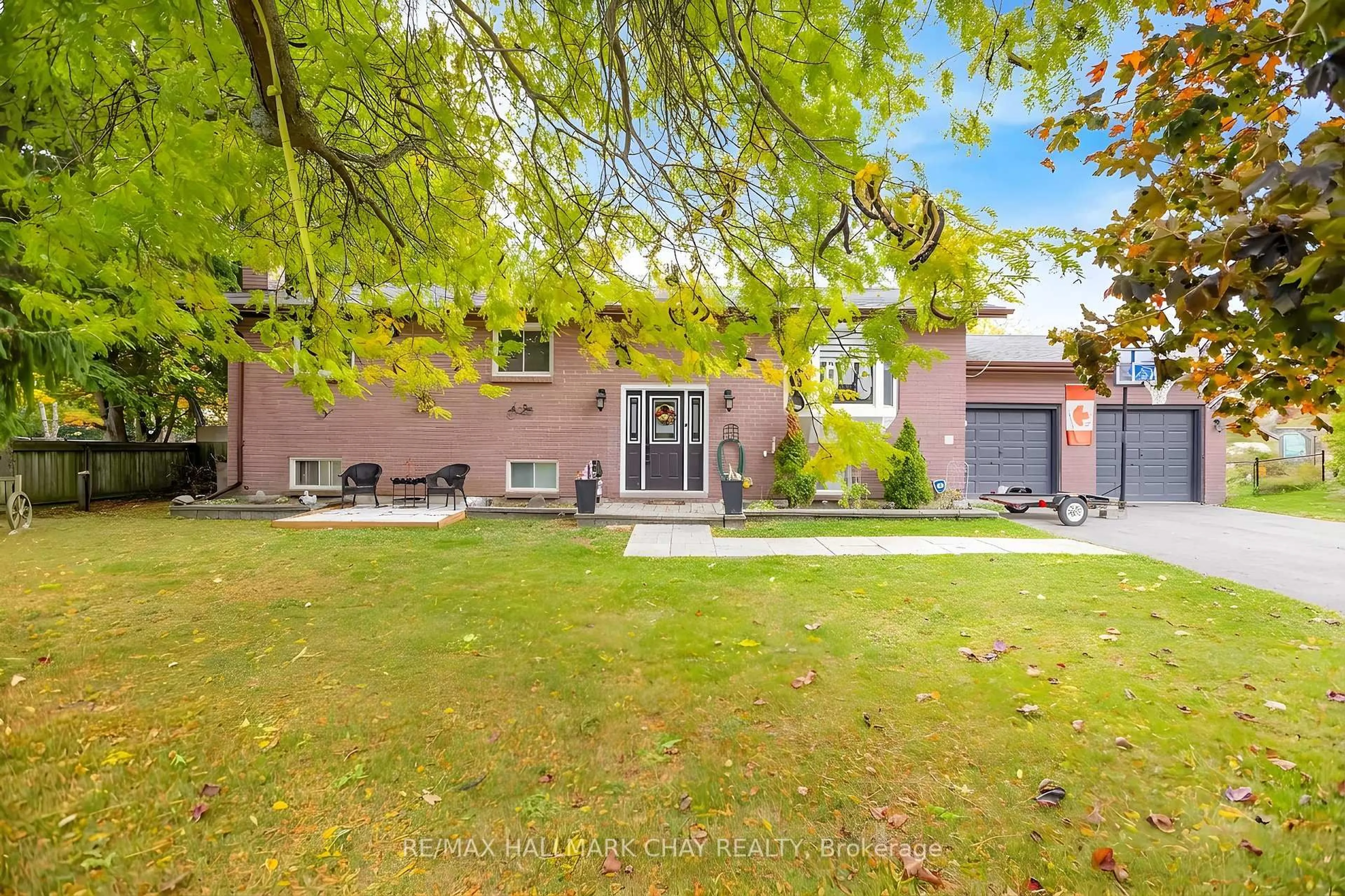 A pic from outside/outdoor area/front of a property/back of a property/a pic from drone, street for 20 Howard Ave, Brock Ontario L0K 1A0