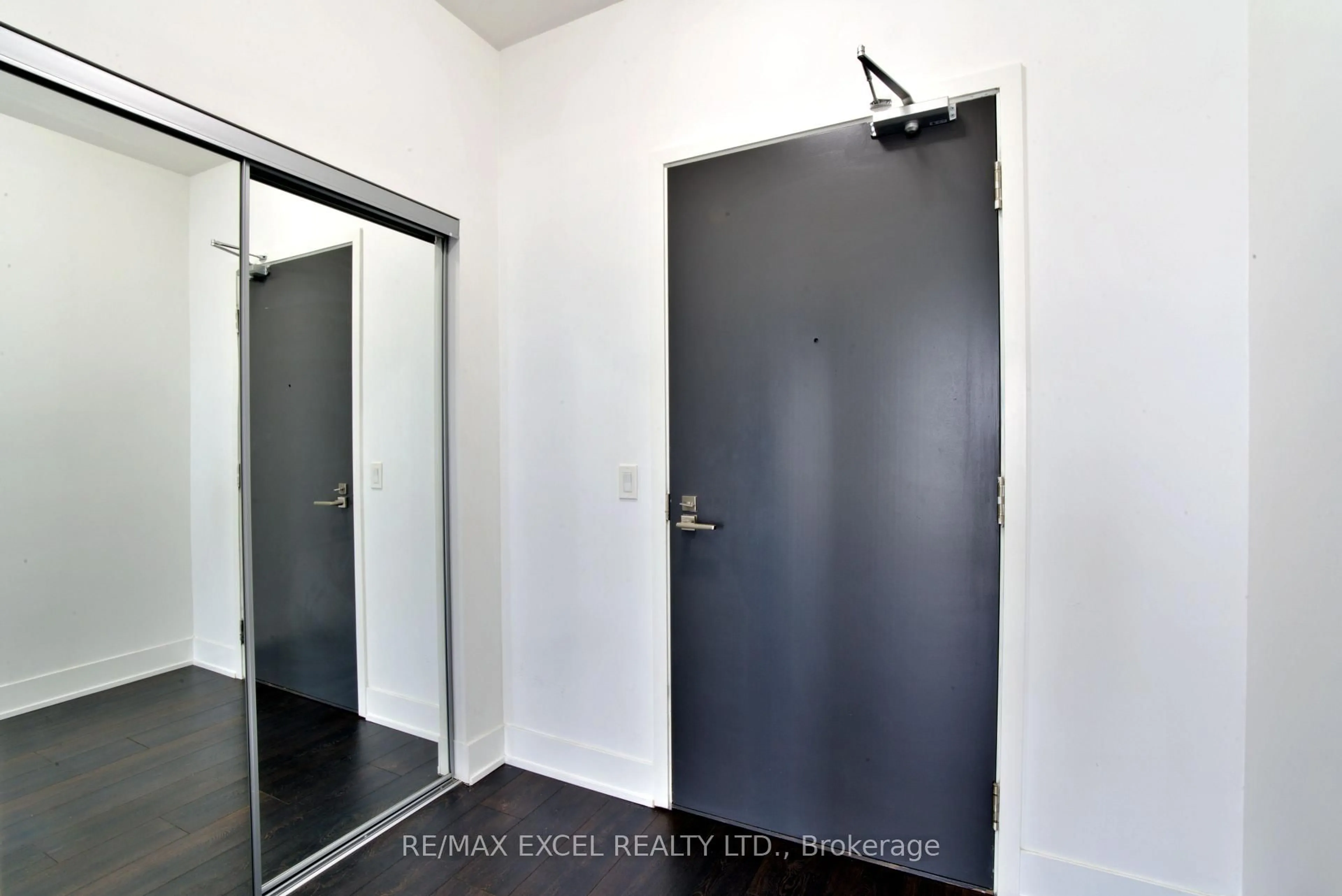 Indoor entryway for 2908 Highway 7 Rd #2607, Vaughan Ontario L4K 1V5