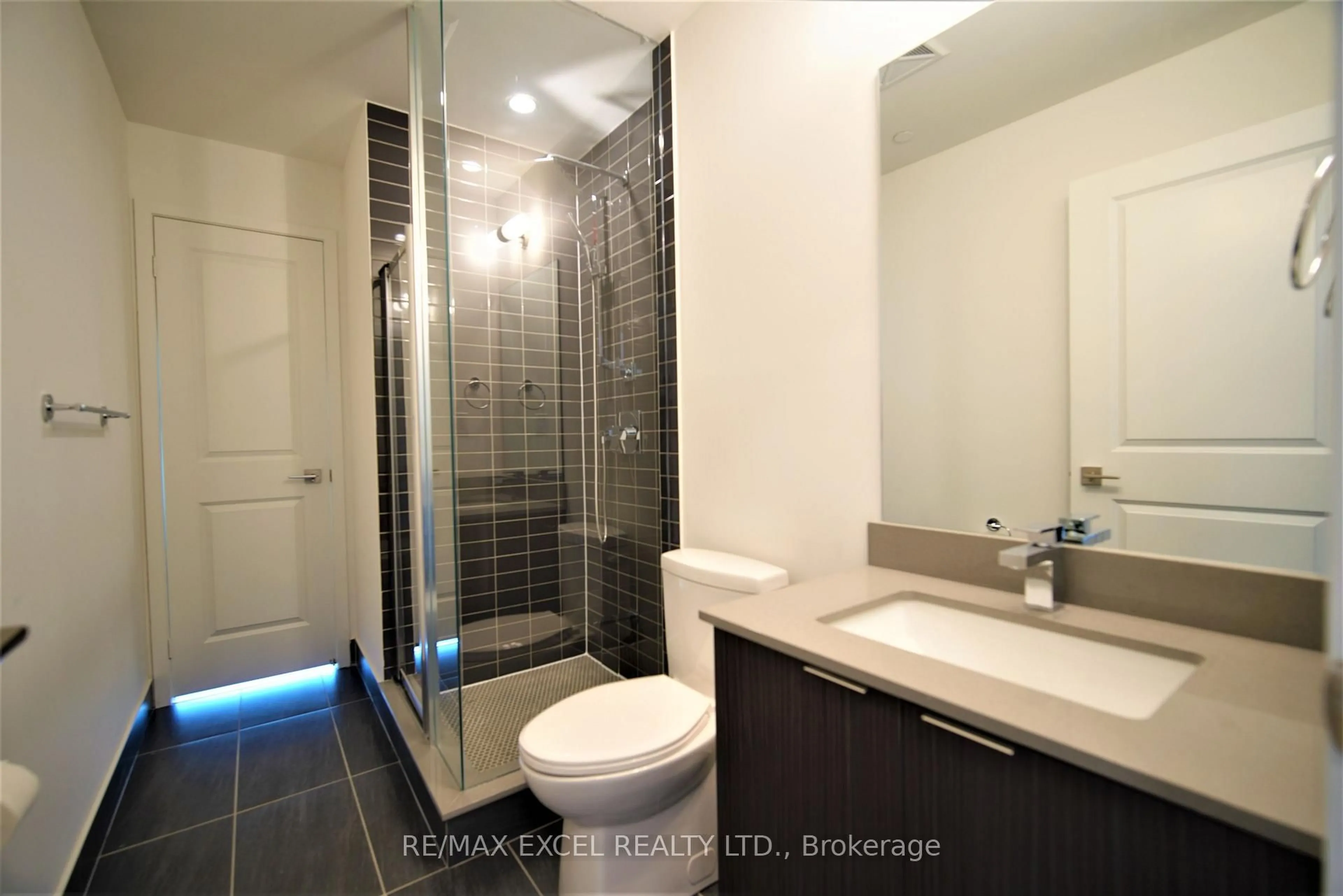 Standard bathroom, ceramic/tile floor for 2908 Highway 7 Rd #2607, Vaughan Ontario L4K 1V5