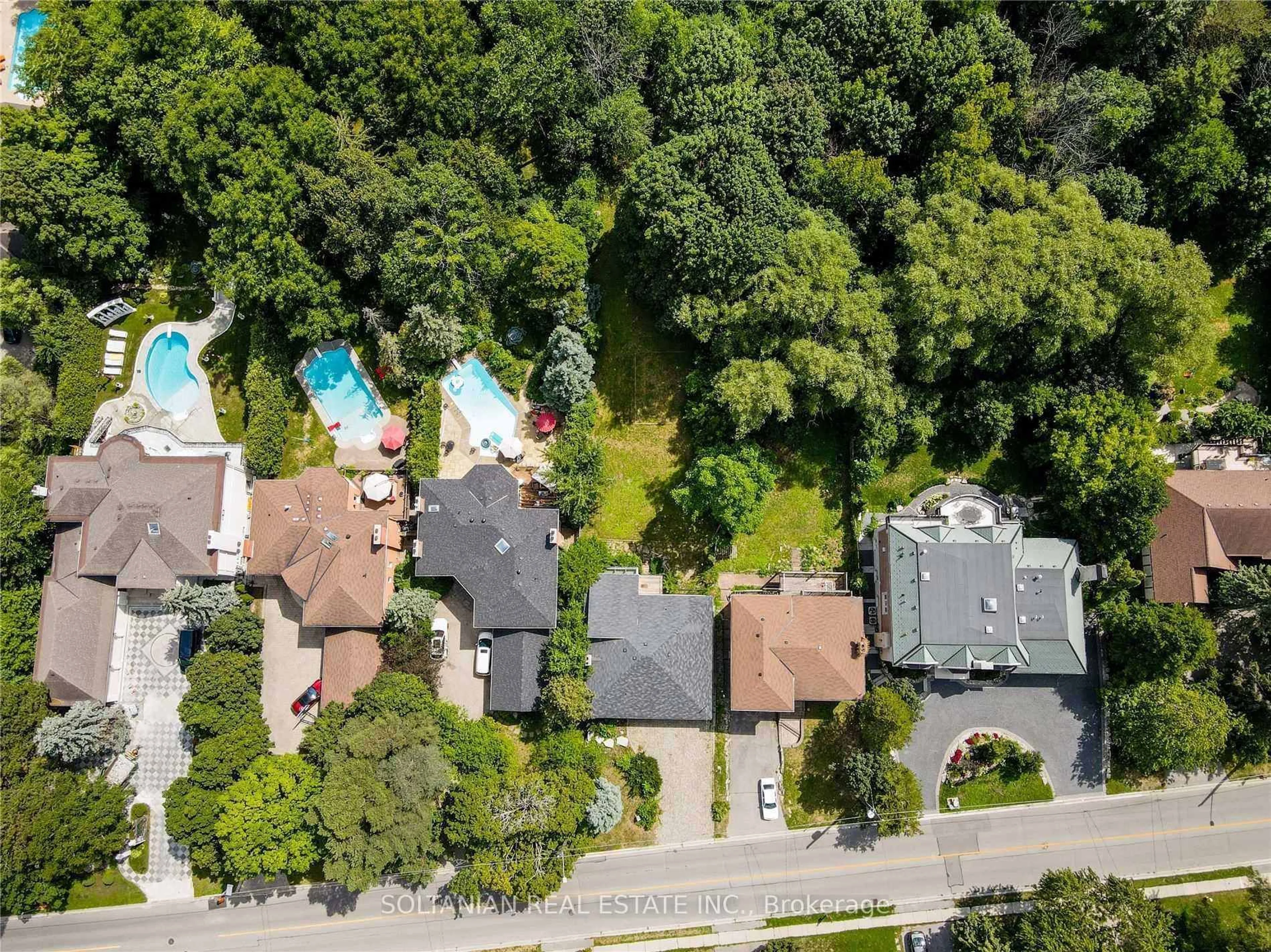 A pic from outside/outdoor area/front of a property/back of a property/a pic from drone, unknown for 41 Elgin St, Markham Ontario L3T 1W5
