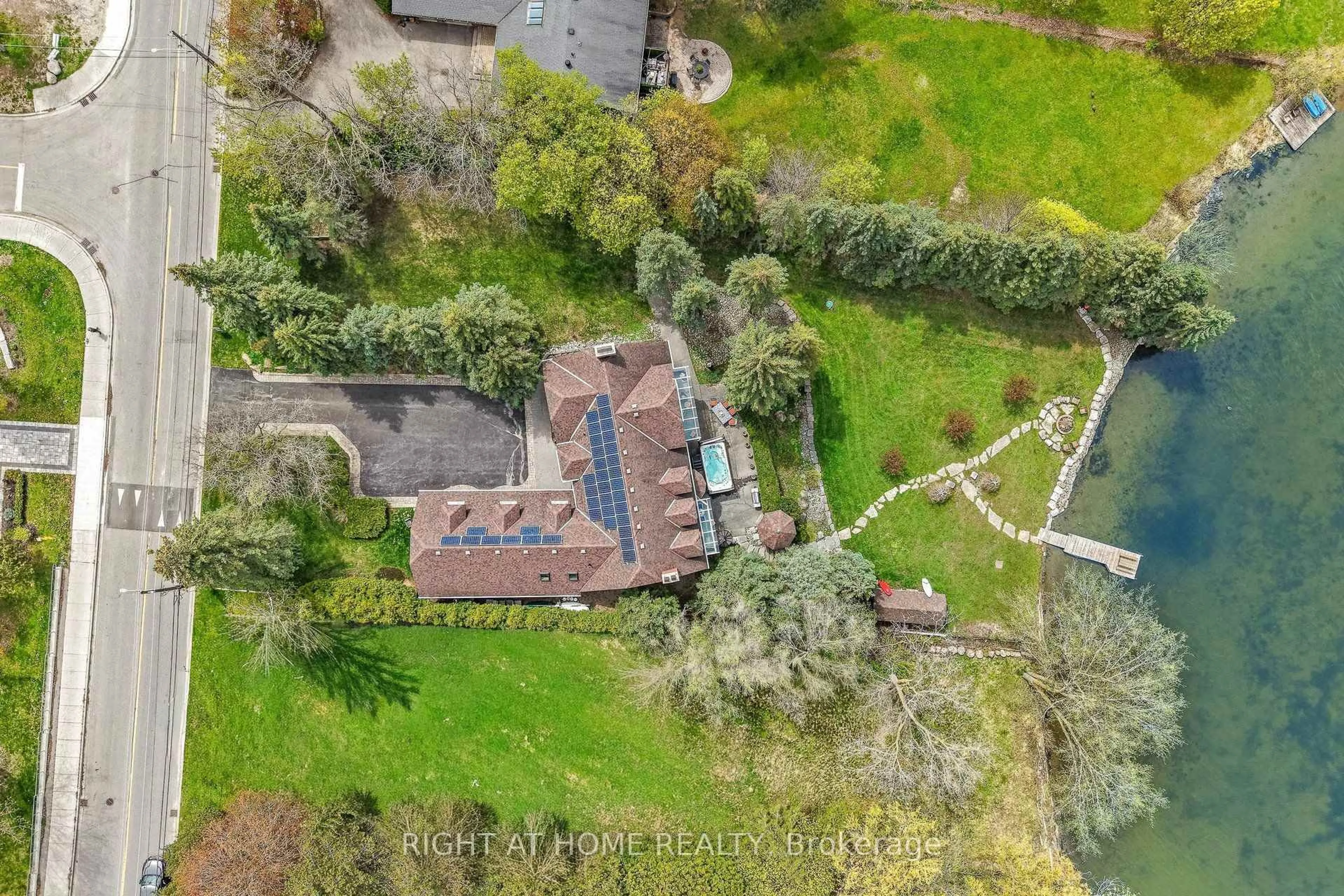 A pic from outside/outdoor area/front of a property/back of a property/a pic from drone, street for 566 Sunset Beach Rd, Richmond Hill Ontario L4E 3J8