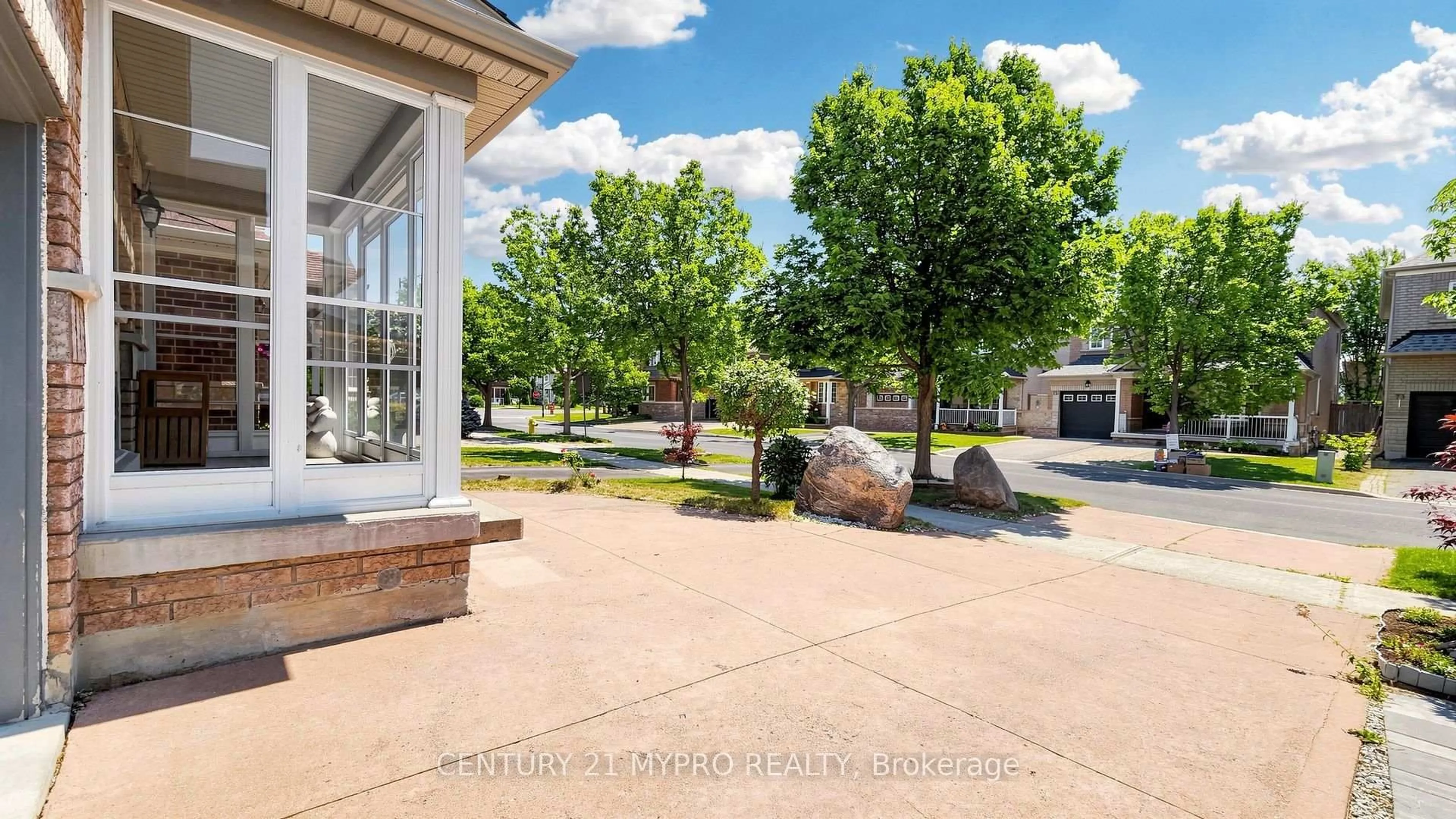 Patio, street for 74 Victoria Wood Ave, Markham Ontario L6E 1K2