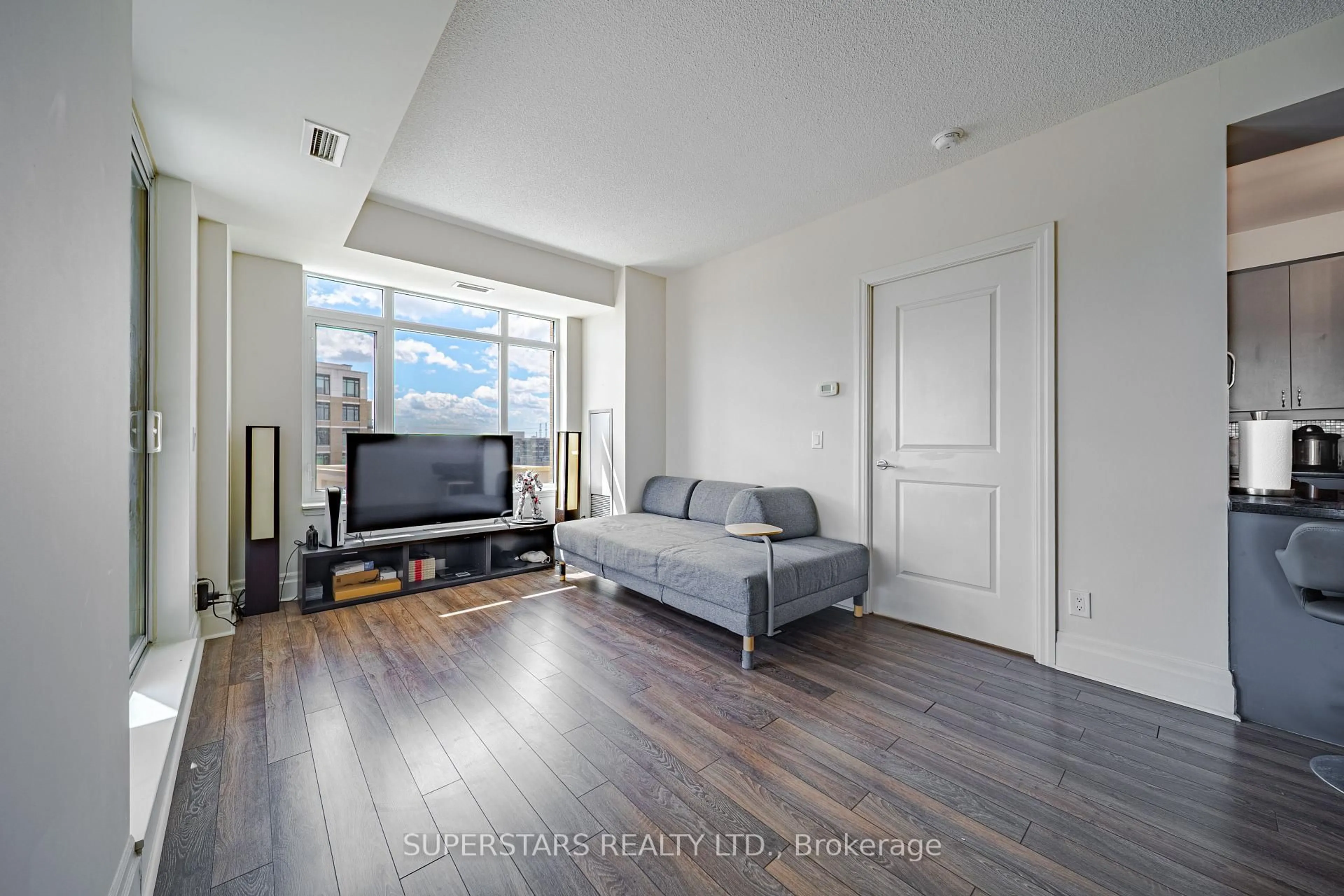 Living room with furniture, unknown for 151 Upper Duke Cres #809, Markham Ontario L6G 0E1