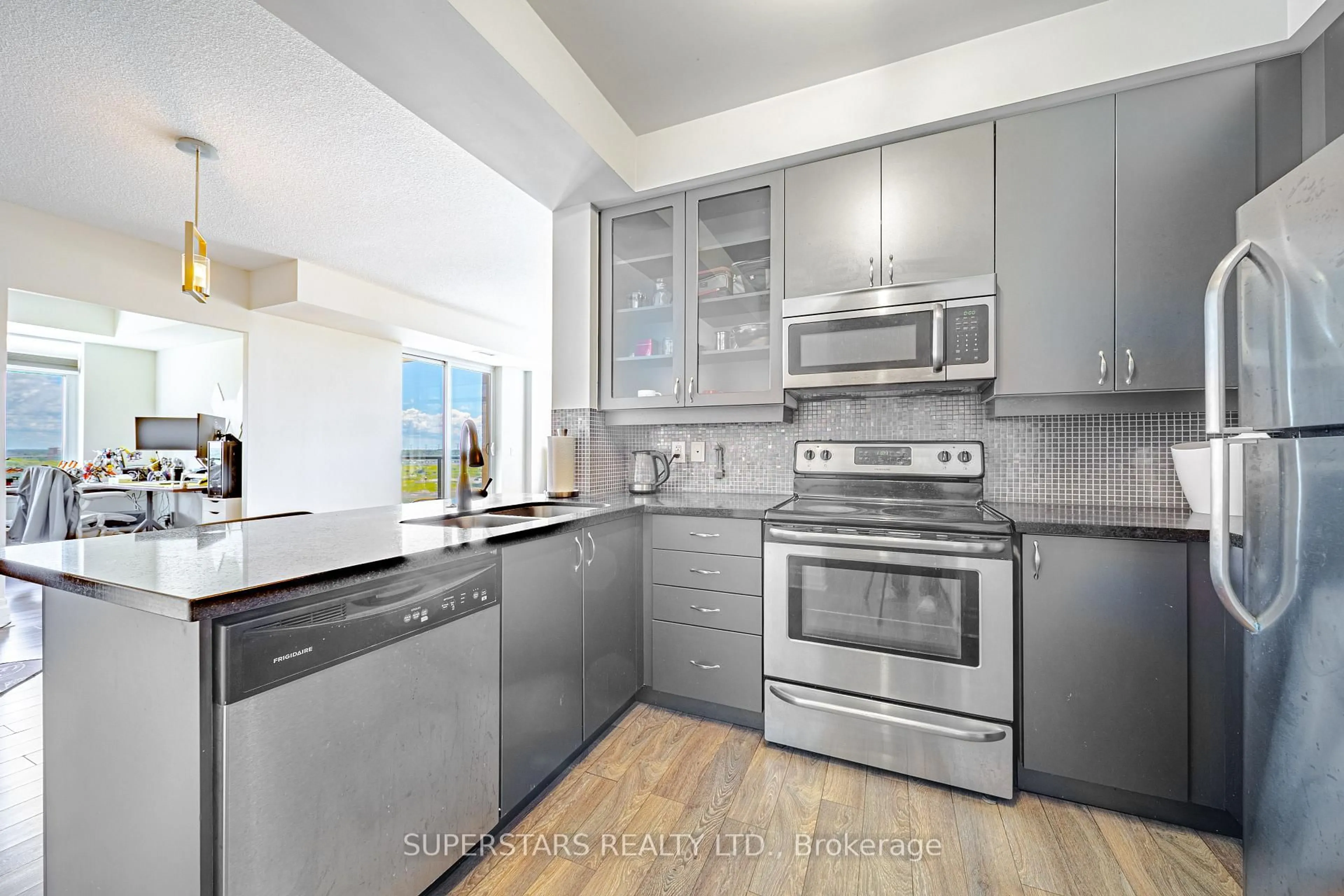 Contemporary kitchen, ceramic/tile floor for 151 Upper Duke Cres #809, Markham Ontario L6G 0E1
