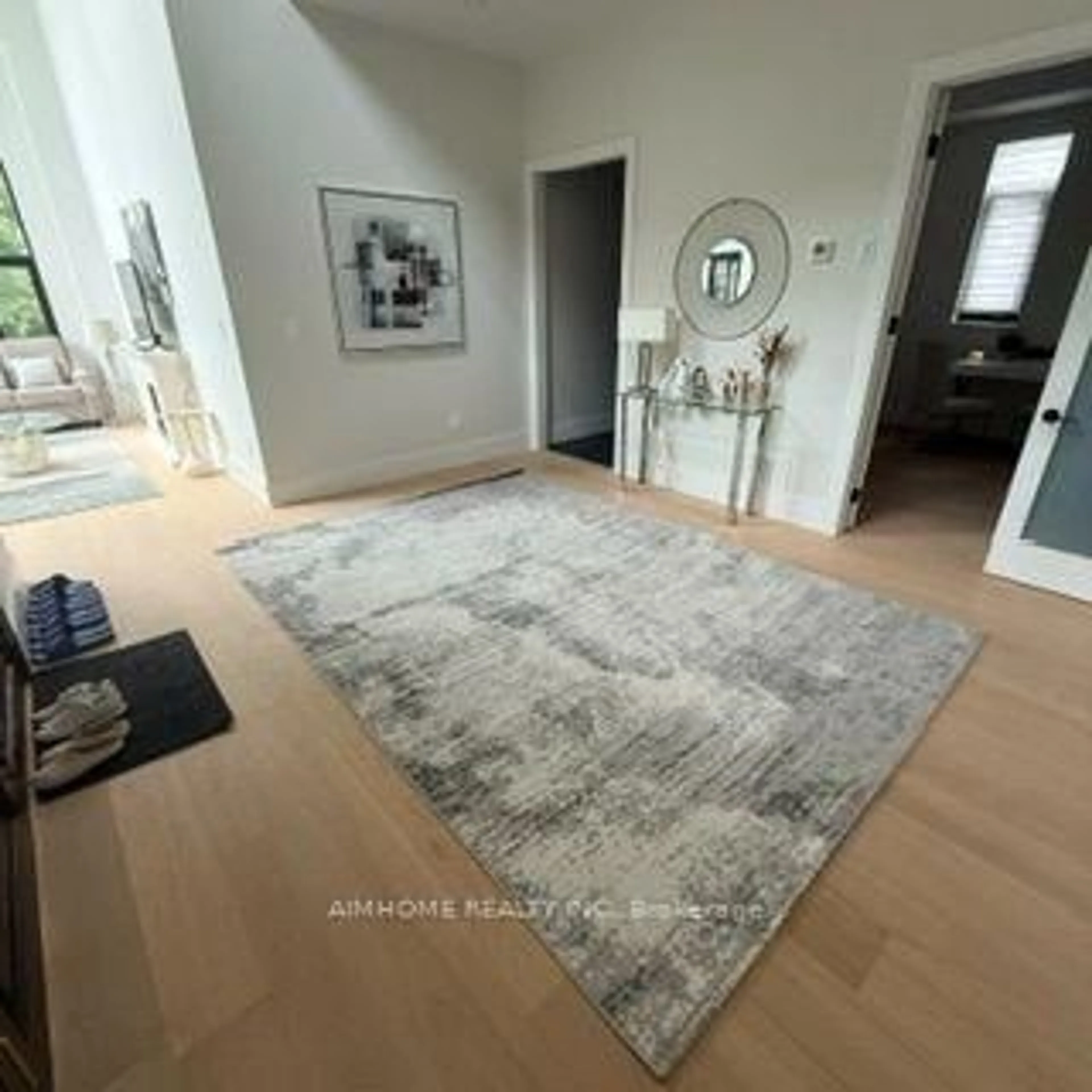 Indoor entryway for 21 Shadbolt Crt, Markham Ontario L3R 1X3