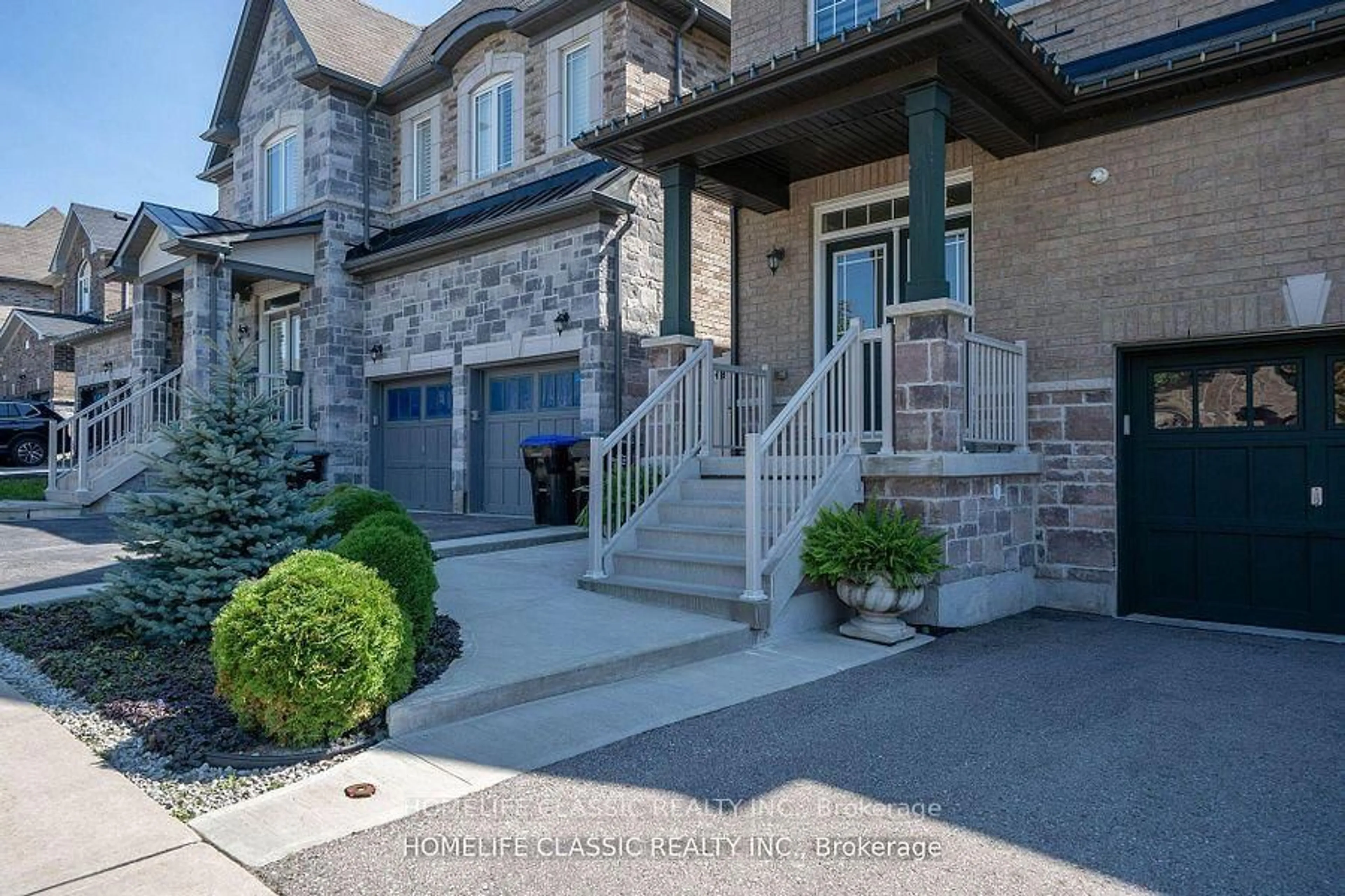 Home with brick exterior material, street for 105 McKenzie Way, Bradford West Gwillimbury Ontario L3Z 4G6