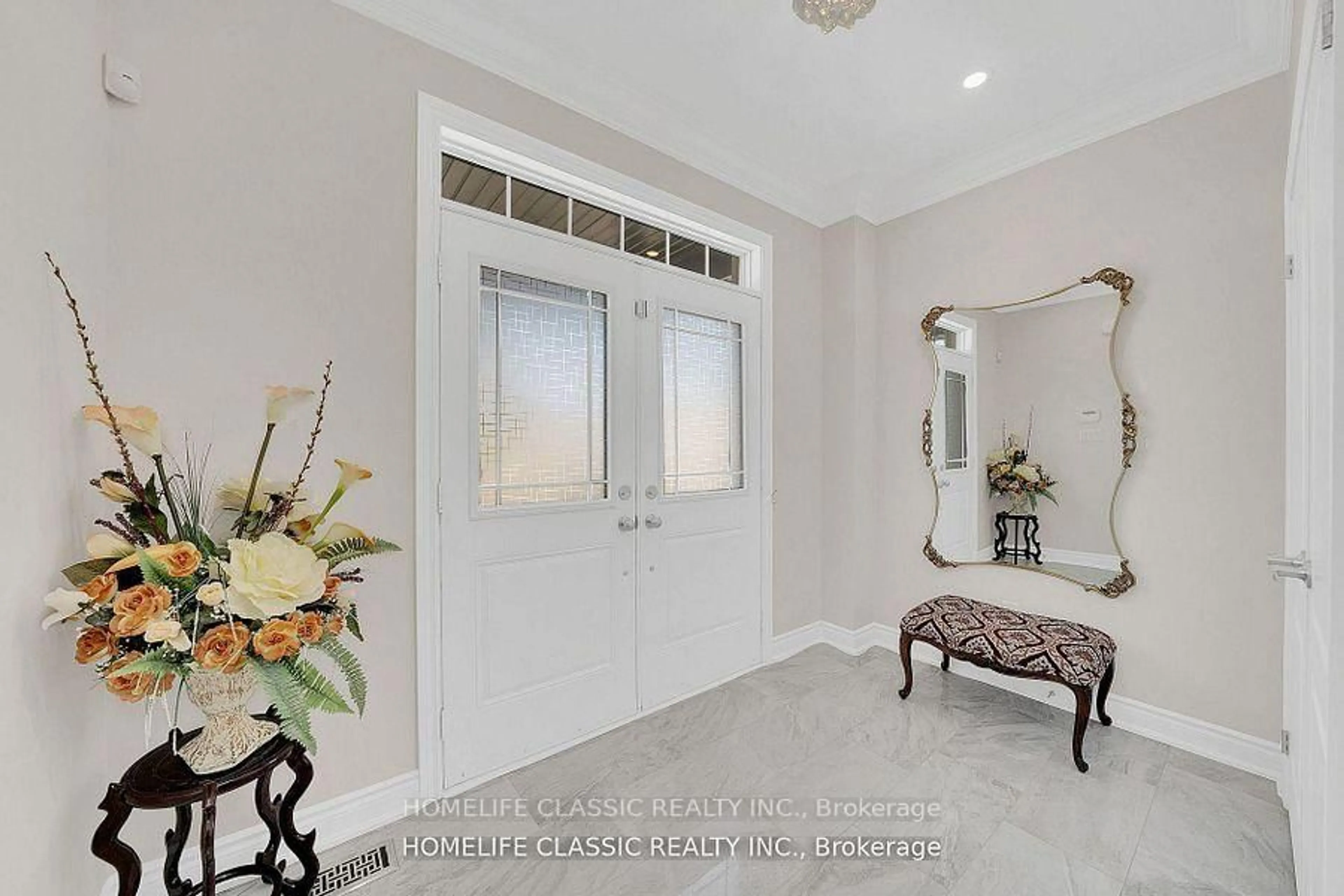 Indoor entryway for 105 McKenzie Way, Bradford West Gwillimbury Ontario L3Z 4G6