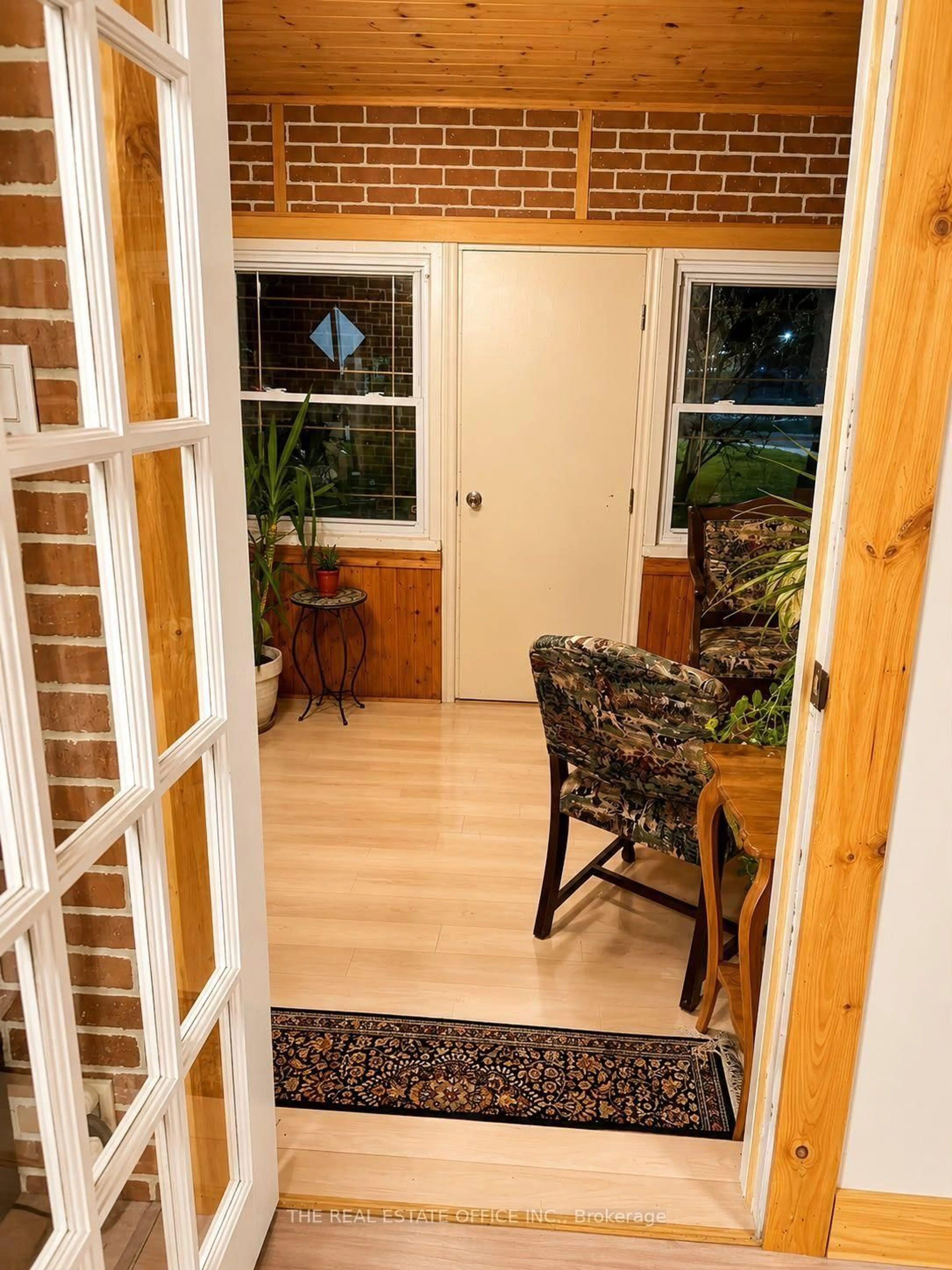 Indoor entryway for 265 Pasadena Dr, Georgina Ontario L4P 2Z1