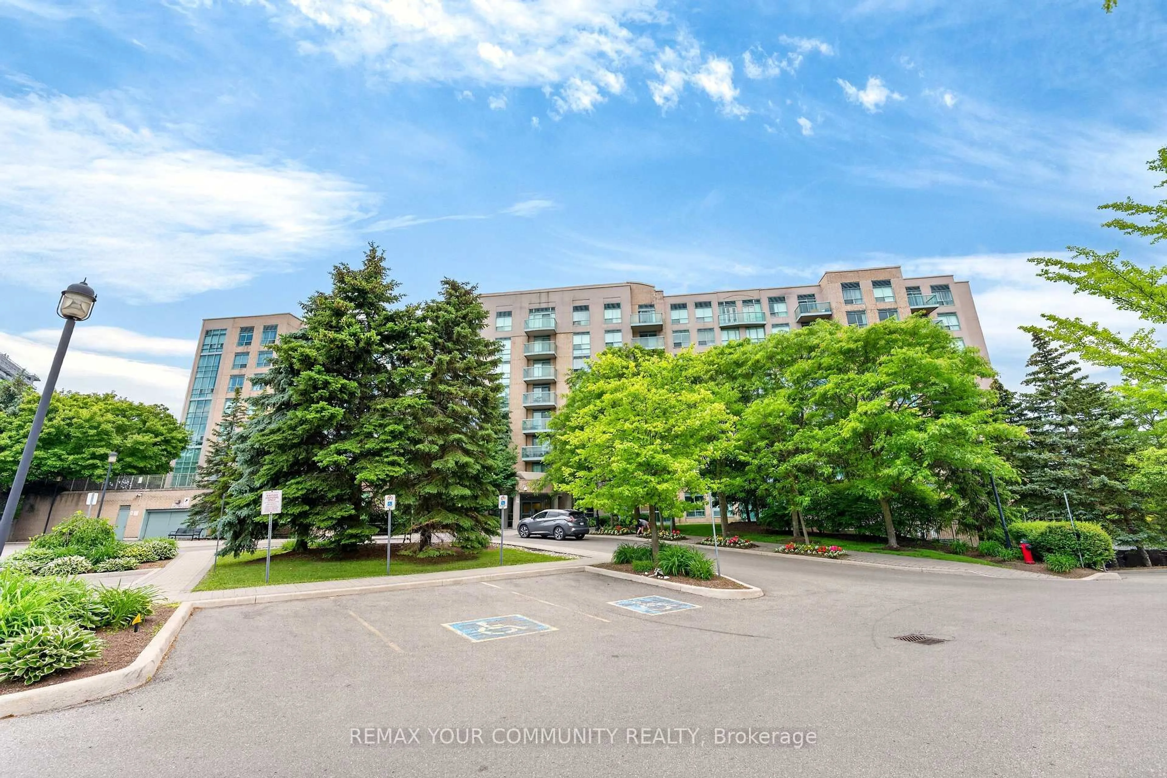 Patio, unknown for 3 ELLESMERE St #721, Richmond Hill Ontario L4B 4N2