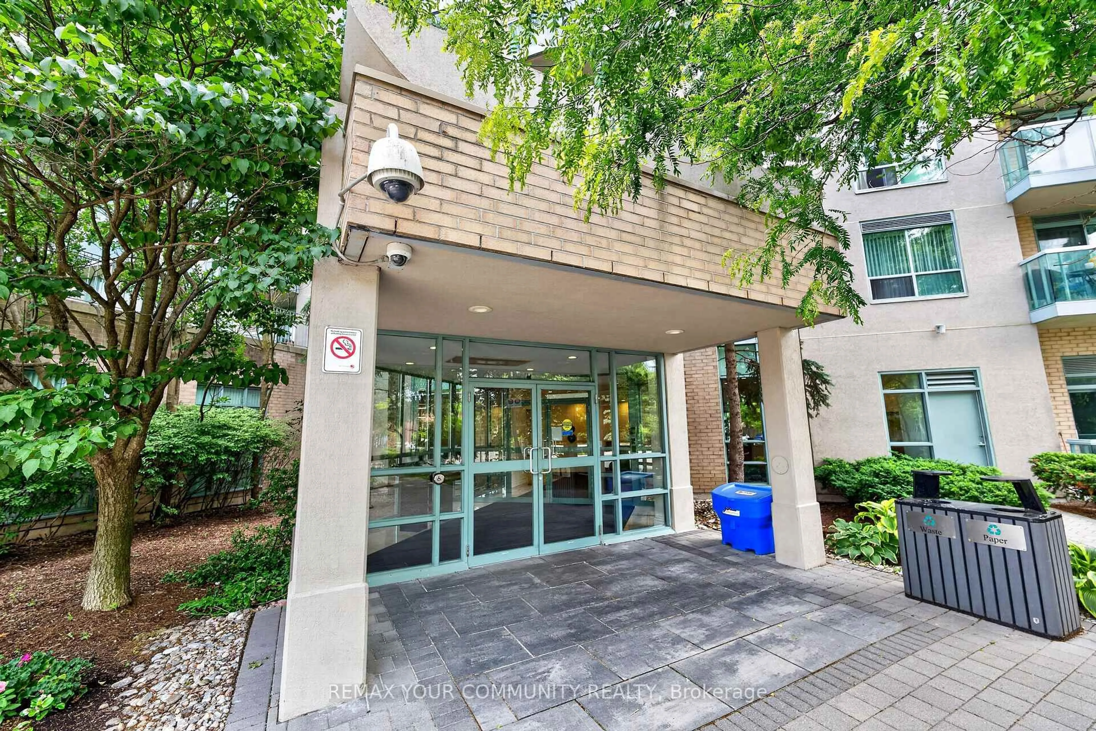Indoor foyer for 3 ELLESMERE St #721, Richmond Hill Ontario L4B 4N2