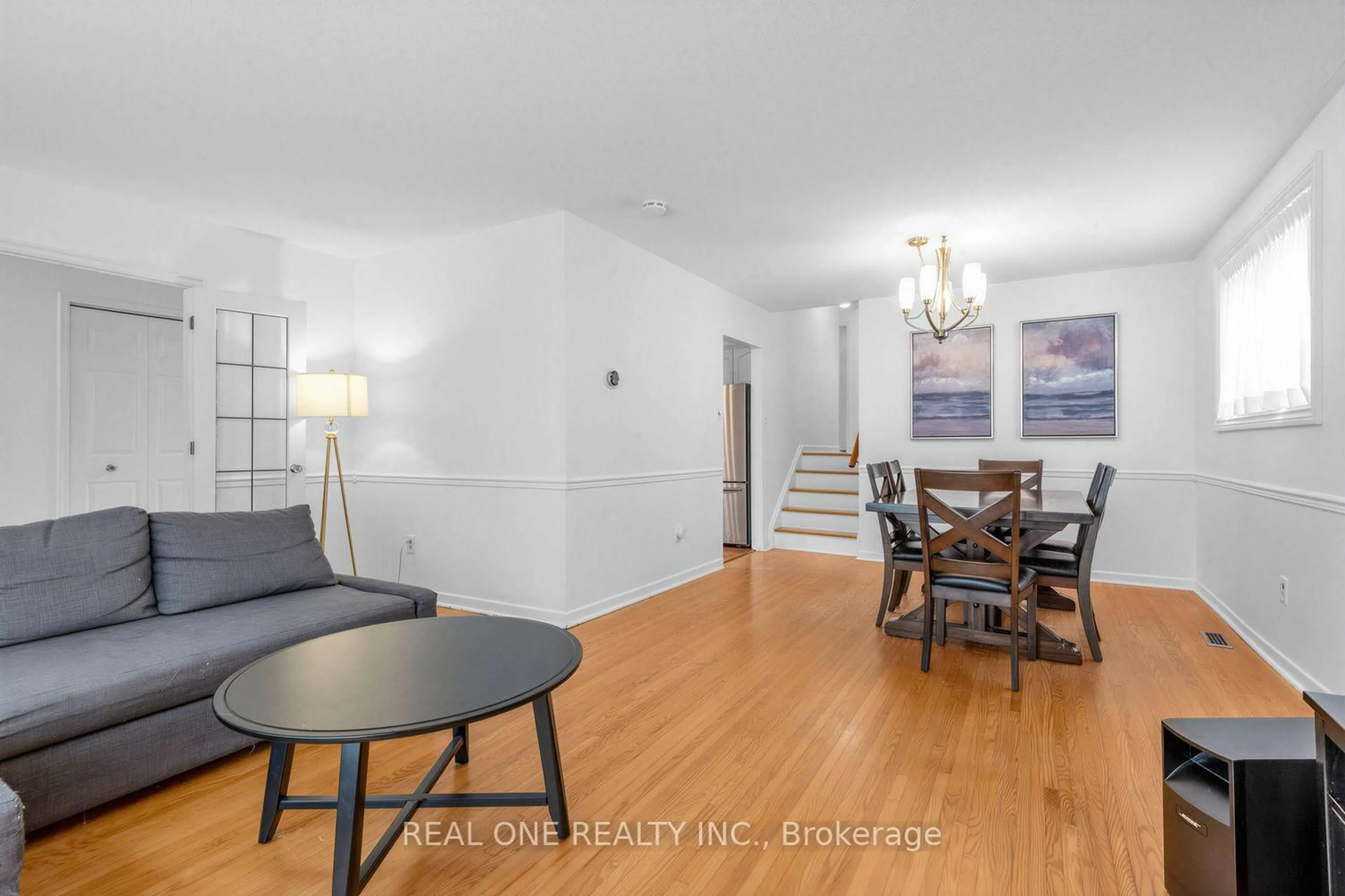 Living room with furniture, unknown for 10 Devins Dr, Aurora Ontario L4G 2Z1