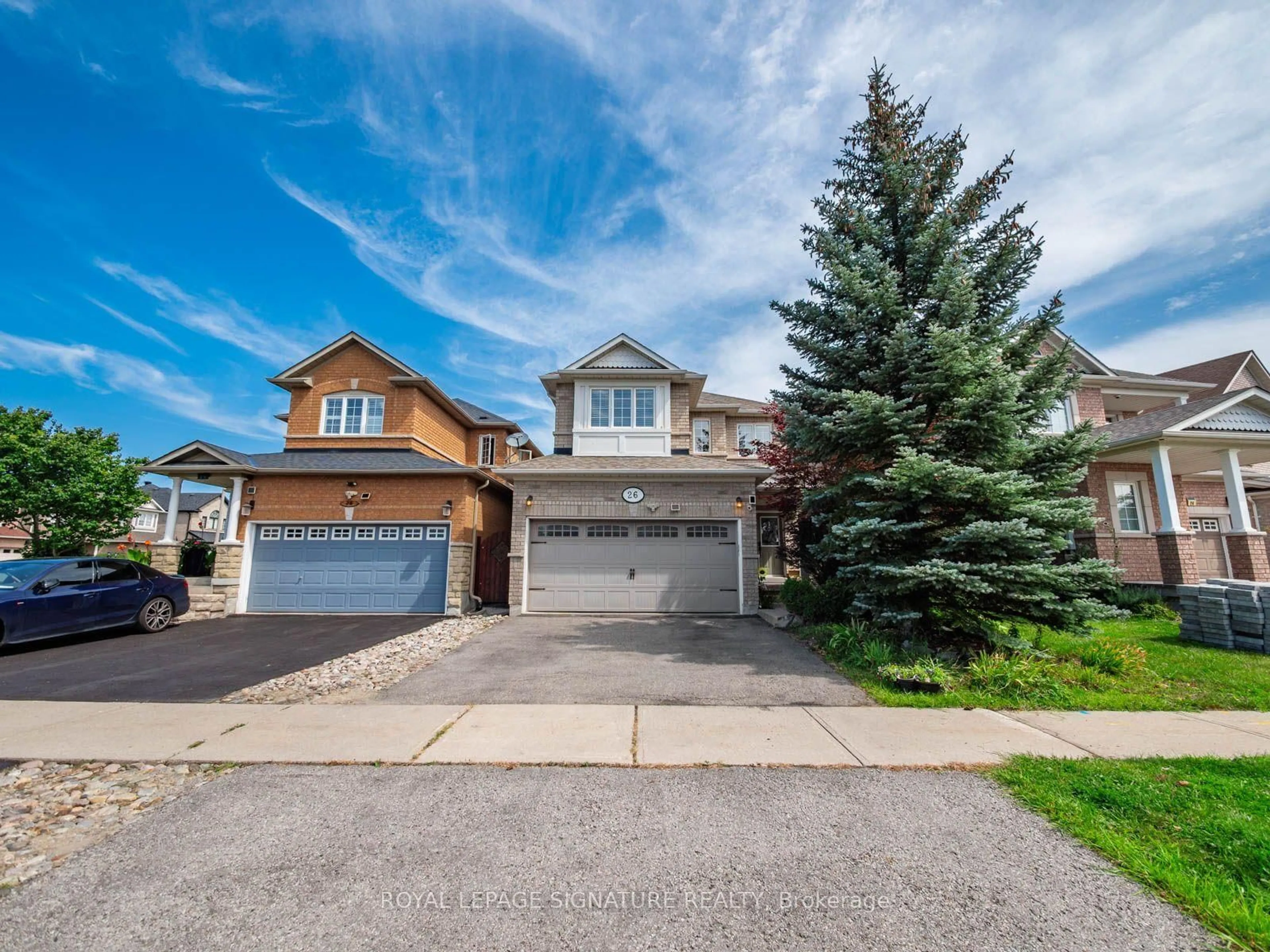 A pic from outside/outdoor area/front of a property/back of a property/a pic from drone, street for 26 Tomscot Ave, Richmond Hill Ontario L4E 4M2