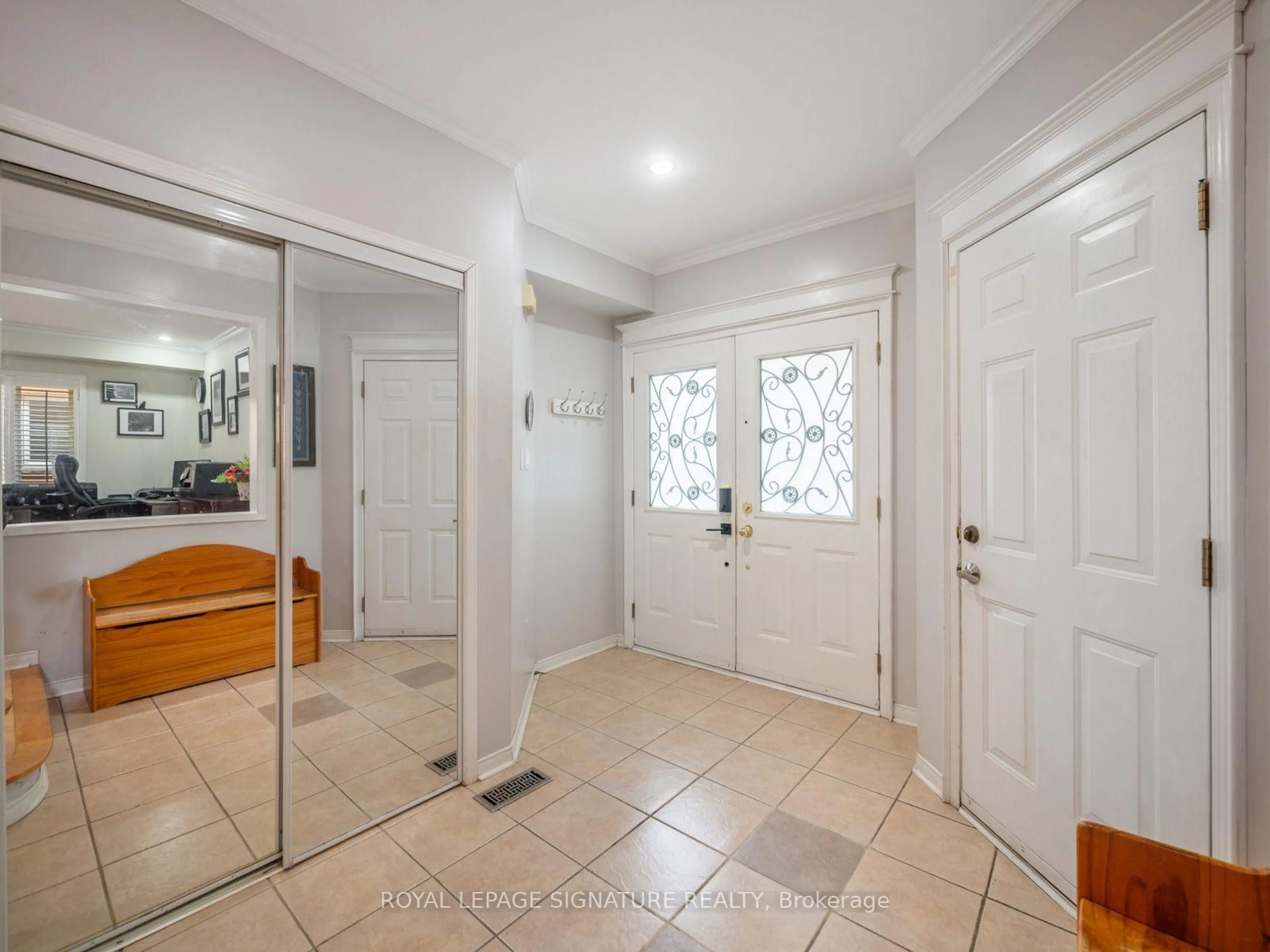 Indoor entryway for 26 Tomscot Ave, Richmond Hill Ontario L4E 4M2