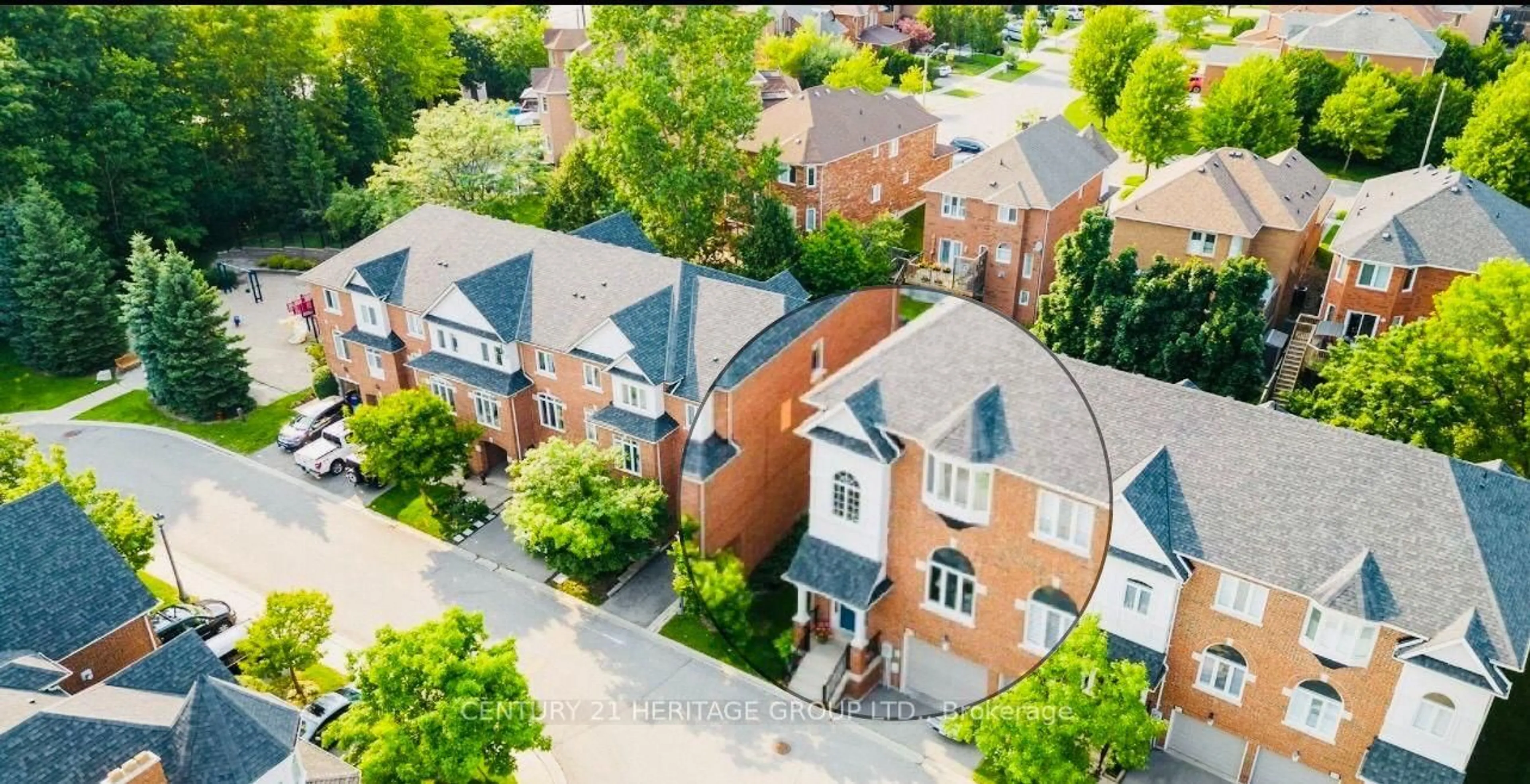 A pic from outside/outdoor area/front of a property/back of a property/a pic from drone, street for 255 Shaftsbury Ave #63, Richmond Hill Ontario L4C 0L9