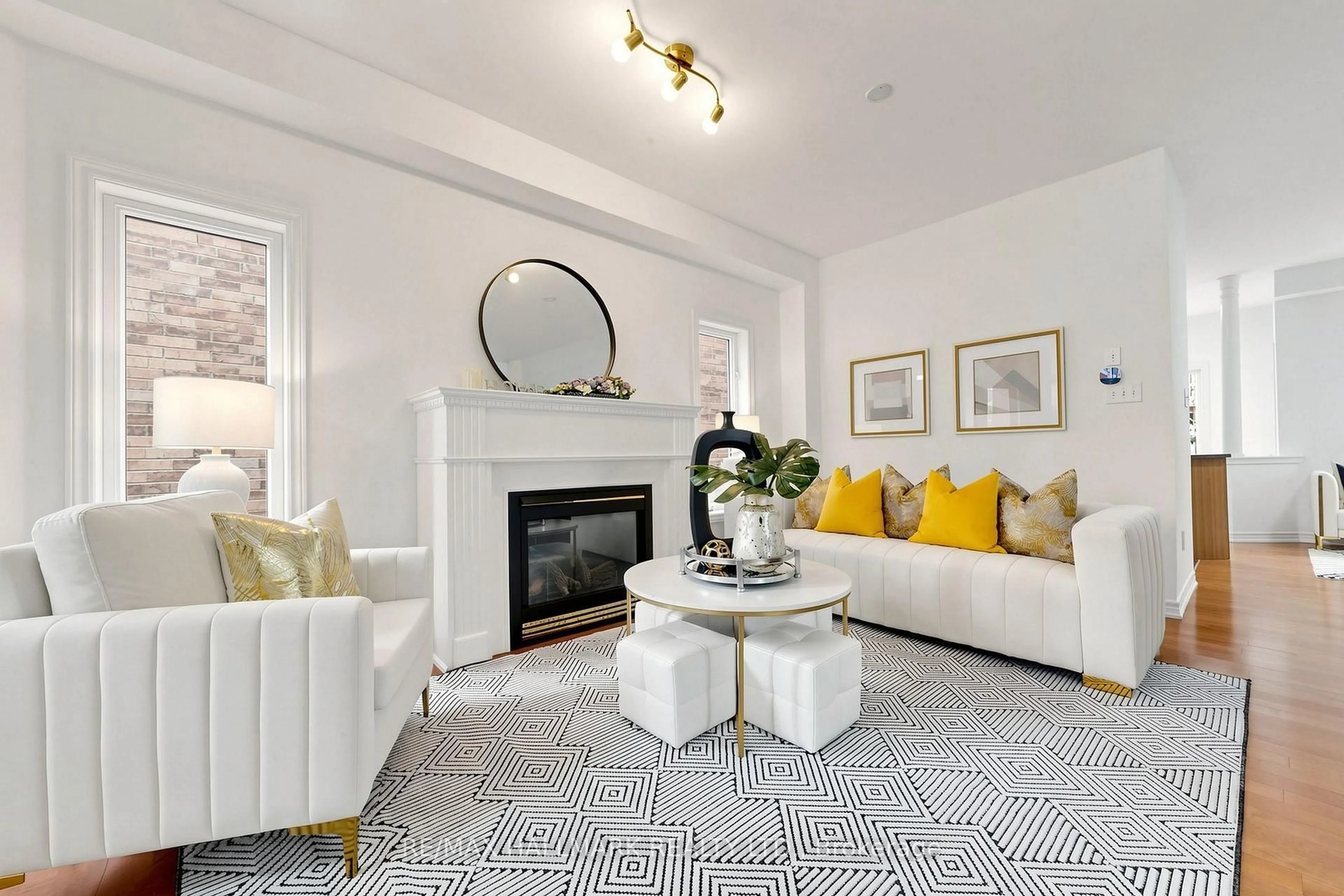 Living room with furniture, ceramic/tile floor for 40 Idyllwood Ave, Richmond Hill Ontario L4S 2P3