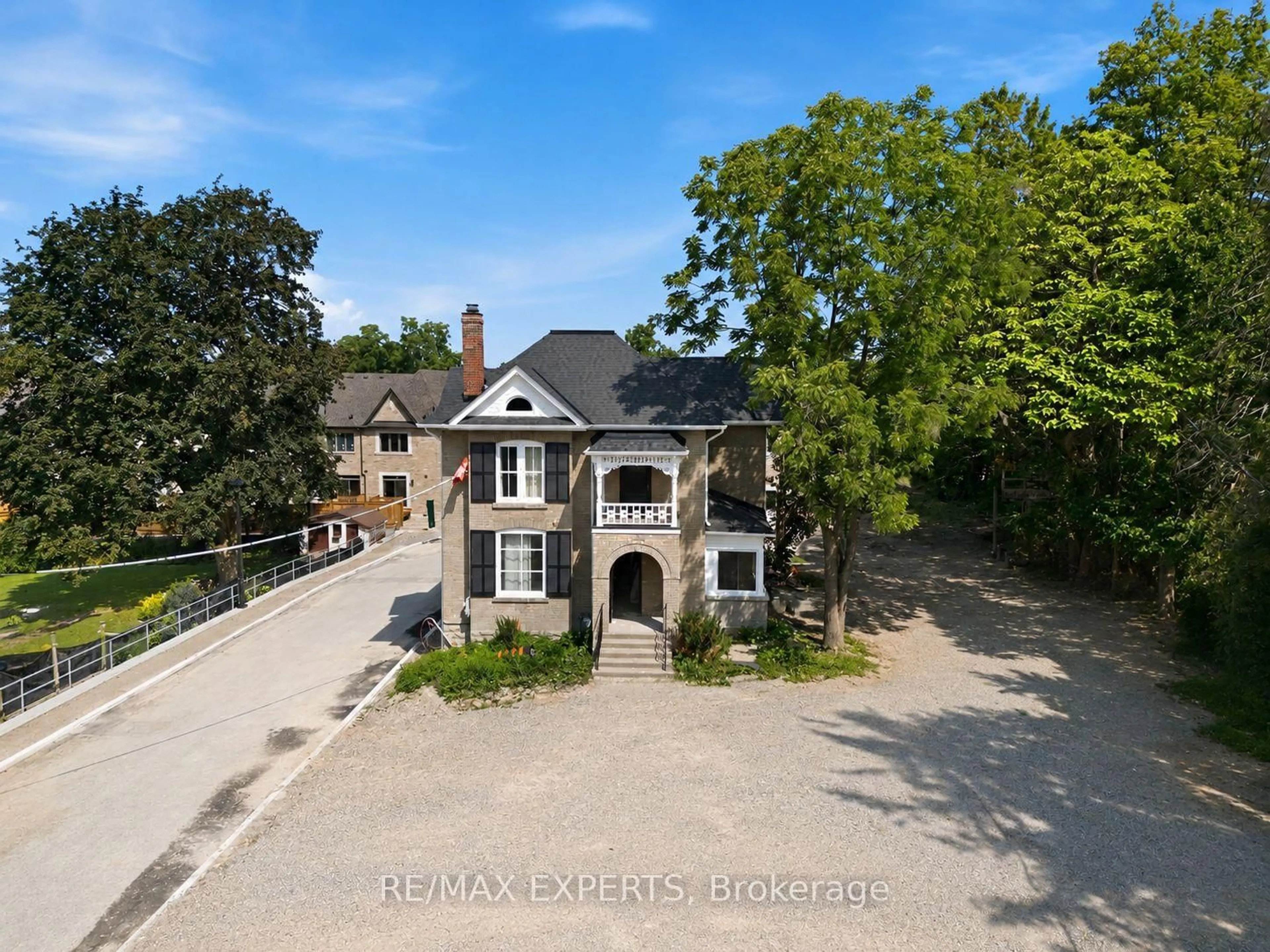 A pic from outside/outdoor area/front of a property/back of a property/a pic from drone, building for 66 Main St, King Ontario L0G 1T0