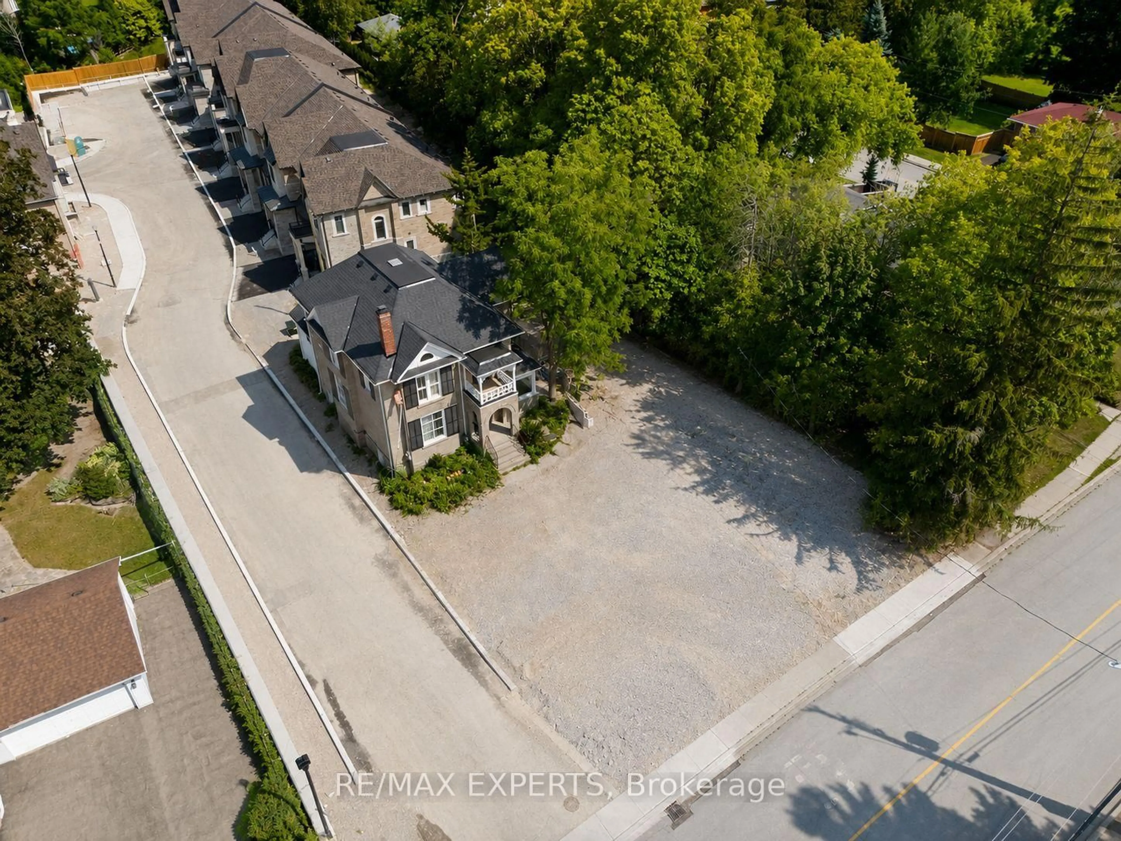 A pic from outside/outdoor area/front of a property/back of a property/a pic from drone, street for 66 Main St, King Ontario L0G 1T0
