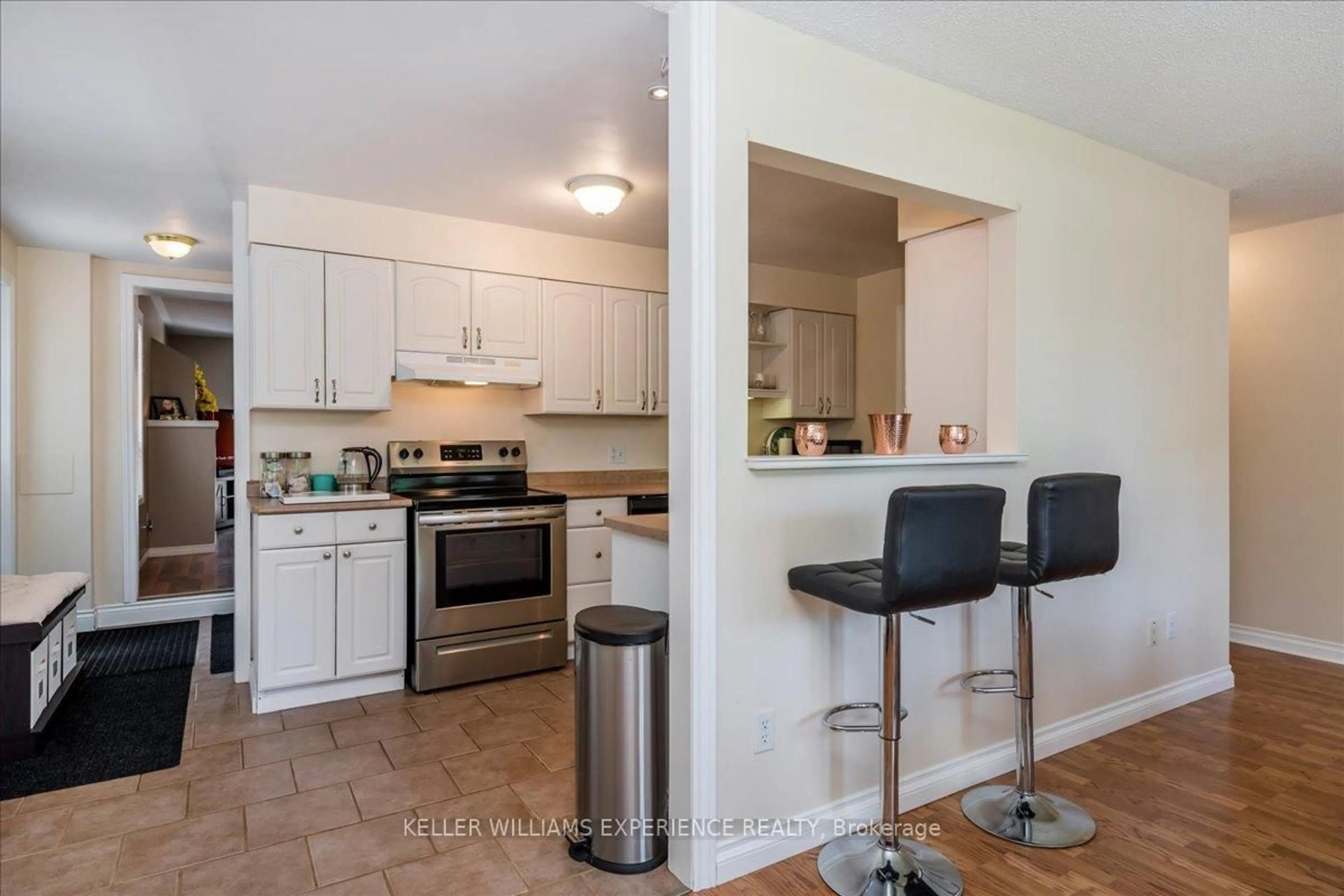 Standard kitchen, unknown for 31 RIVER Dr, Essa Ontario L3W 0G8