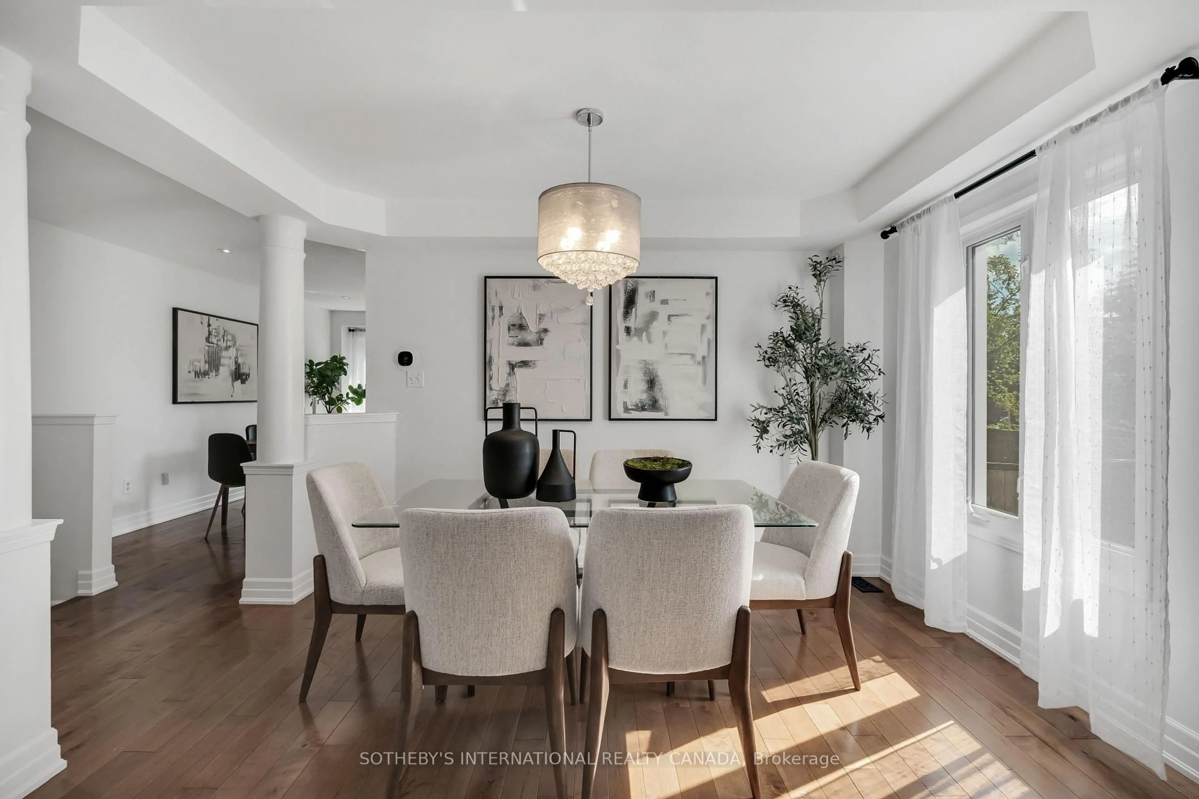 Dining room, unknown for 406 Pinnacle Tr, Aurora Ontario L4G 7G6