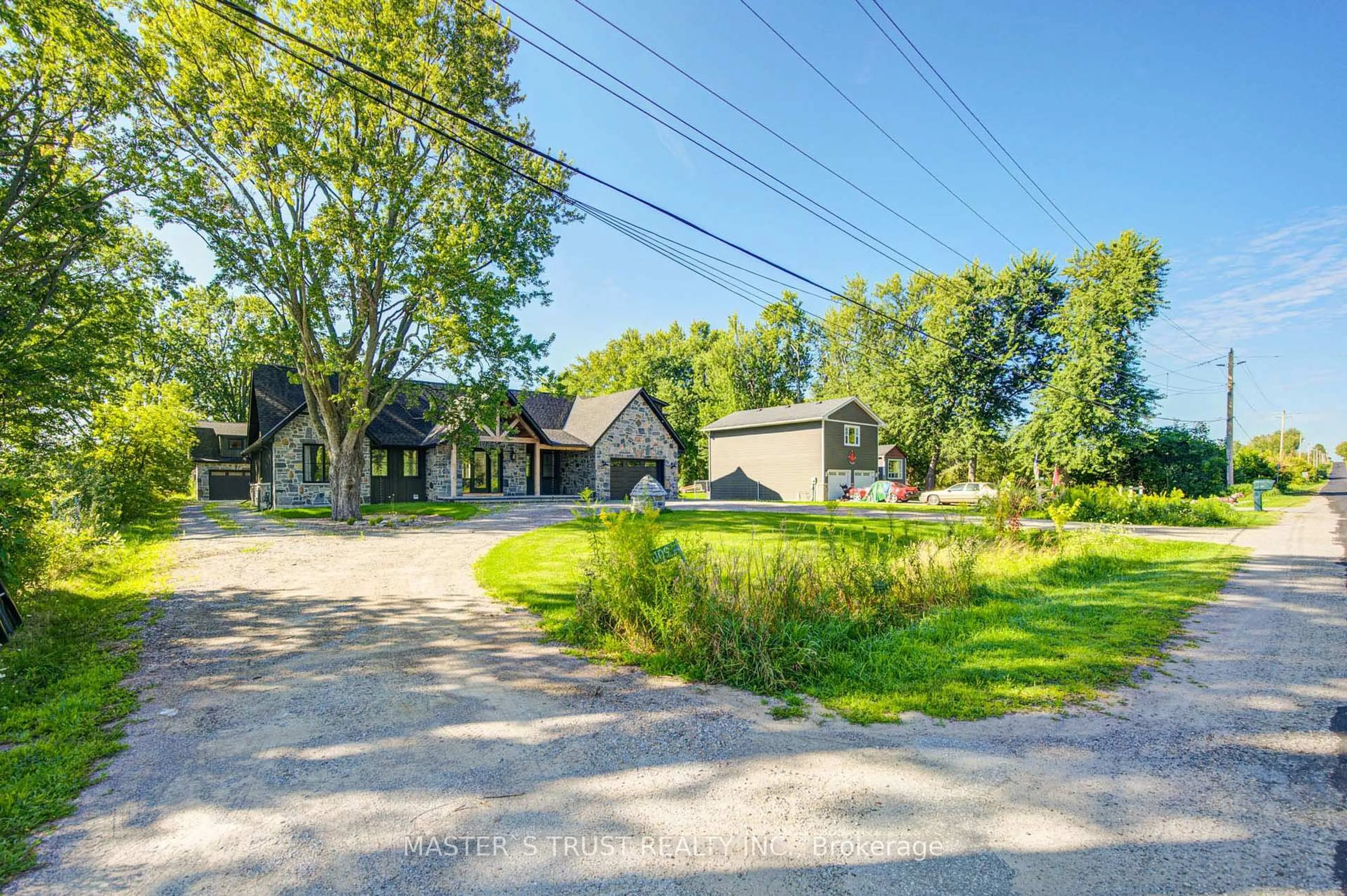 A pic from outside/outdoor area/front of a property/back of a property/a pic from drone, unknown for 1109 2nd Line, Innisfil Ontario L0L 1K0