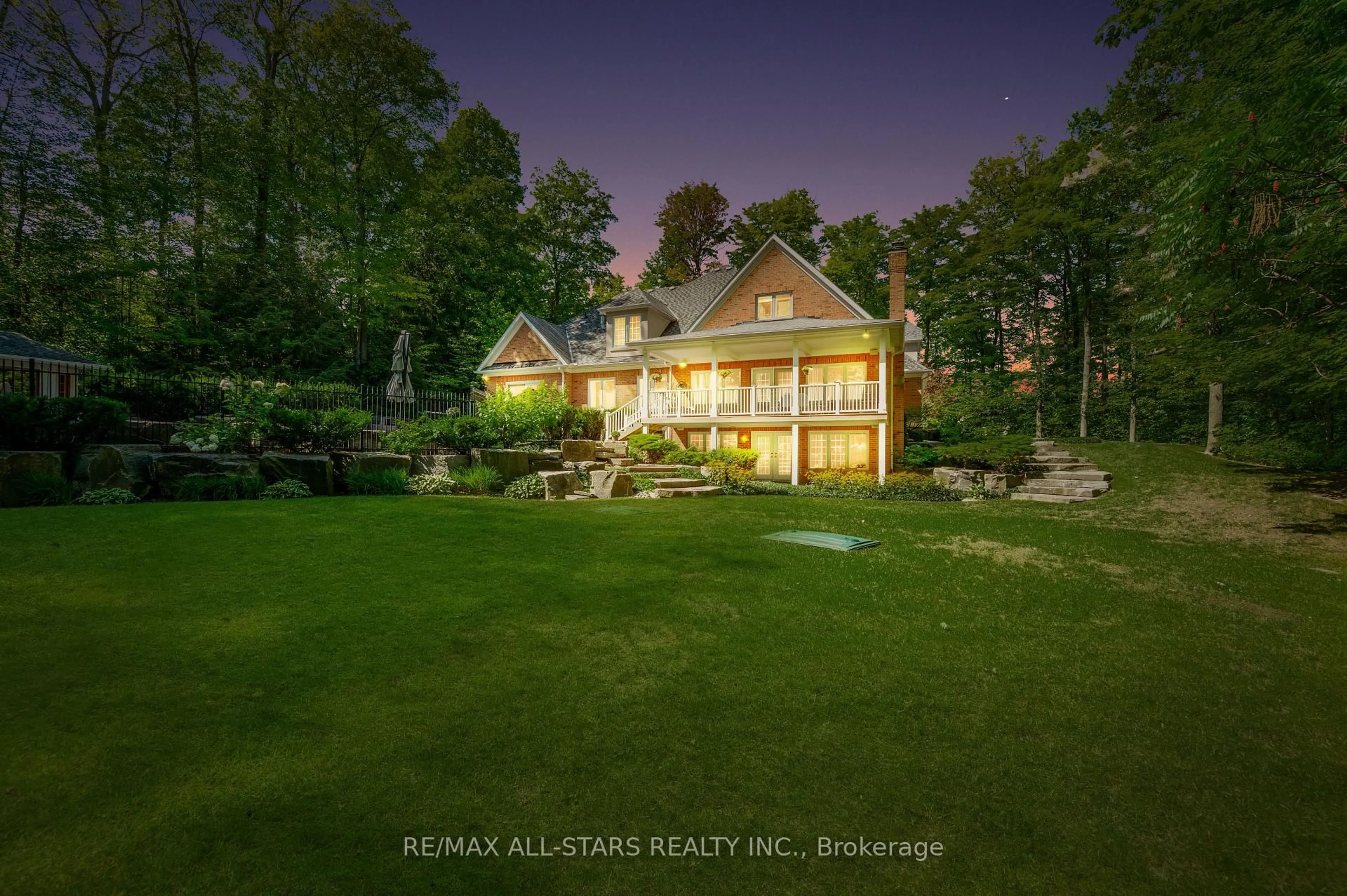 A pic from outside/outdoor area/front of a property/back of a property/a pic from drone, water/lake/river/ocean view for 3 Bridgewater Dr, Richmond Hill Ontario L4E 3N4