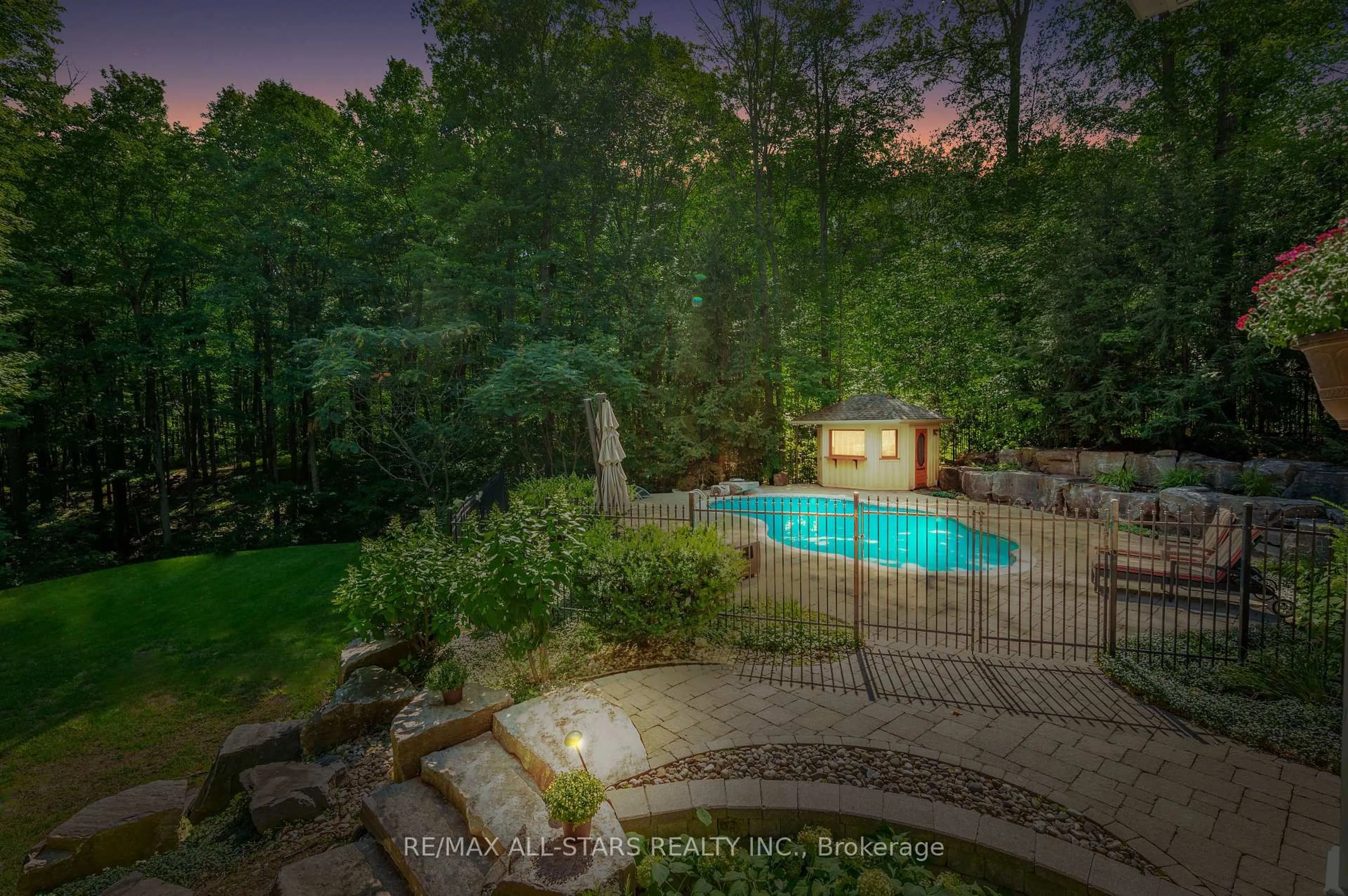 Pool for 3 Bridgewater Dr, Richmond Hill Ontario L4E 3N4