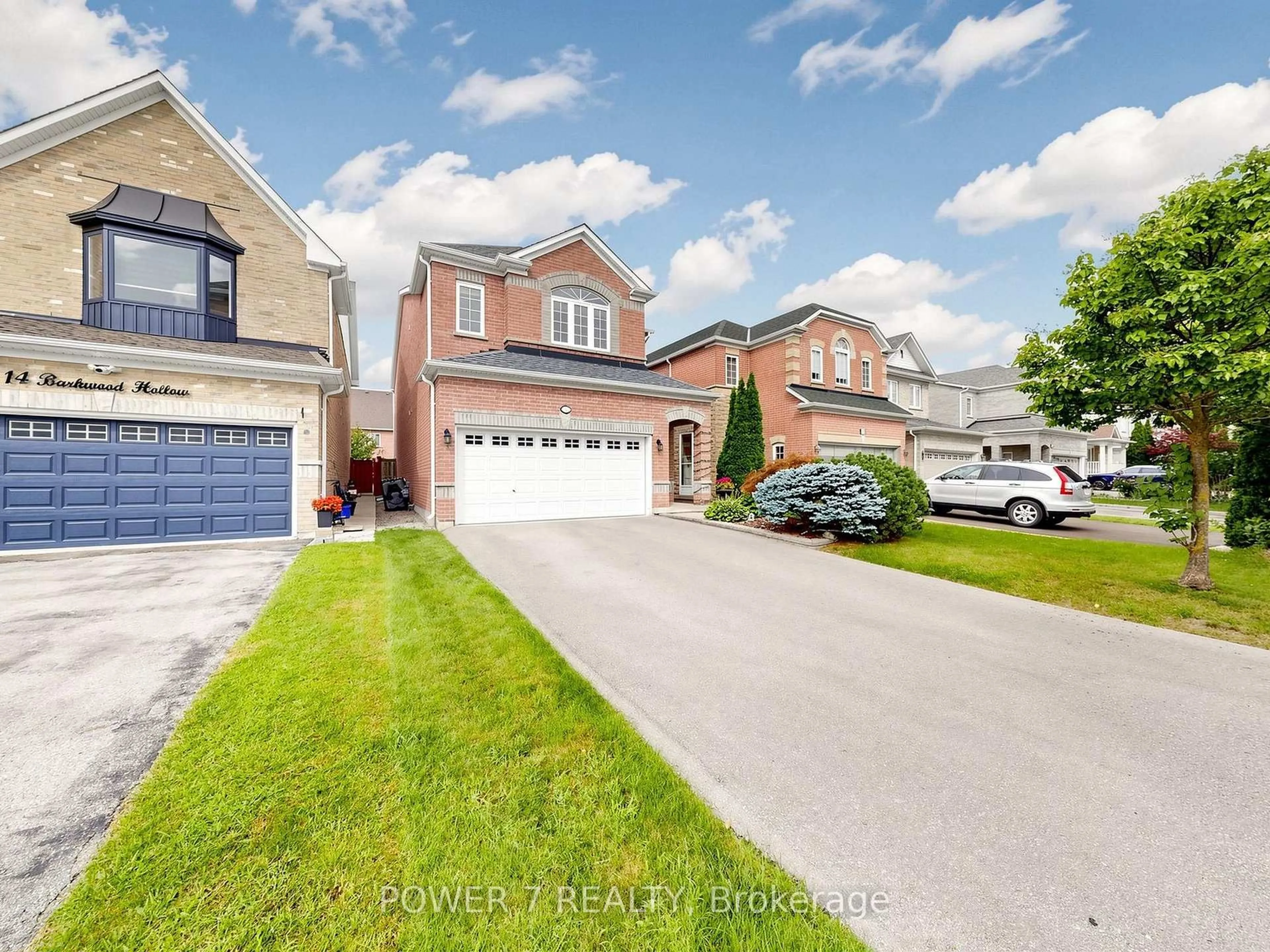 A pic from outside/outdoor area/front of a property/back of a property/a pic from drone, street for 16 Barkwood Hllw, Markham Ontario L6C 2J9