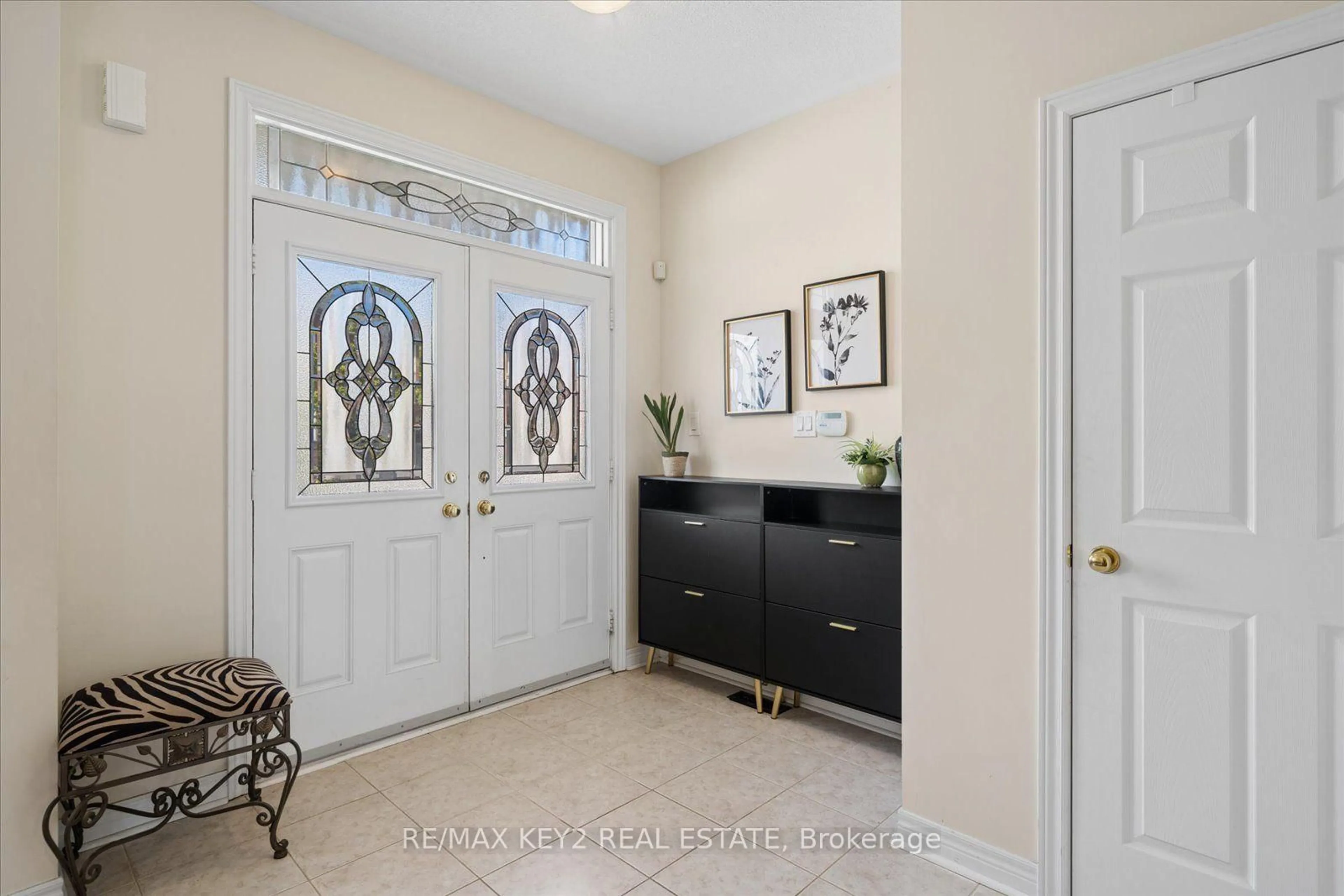 Indoor entryway for 110 Walter Scott Cres, Markham Ontario L6C 0E9
