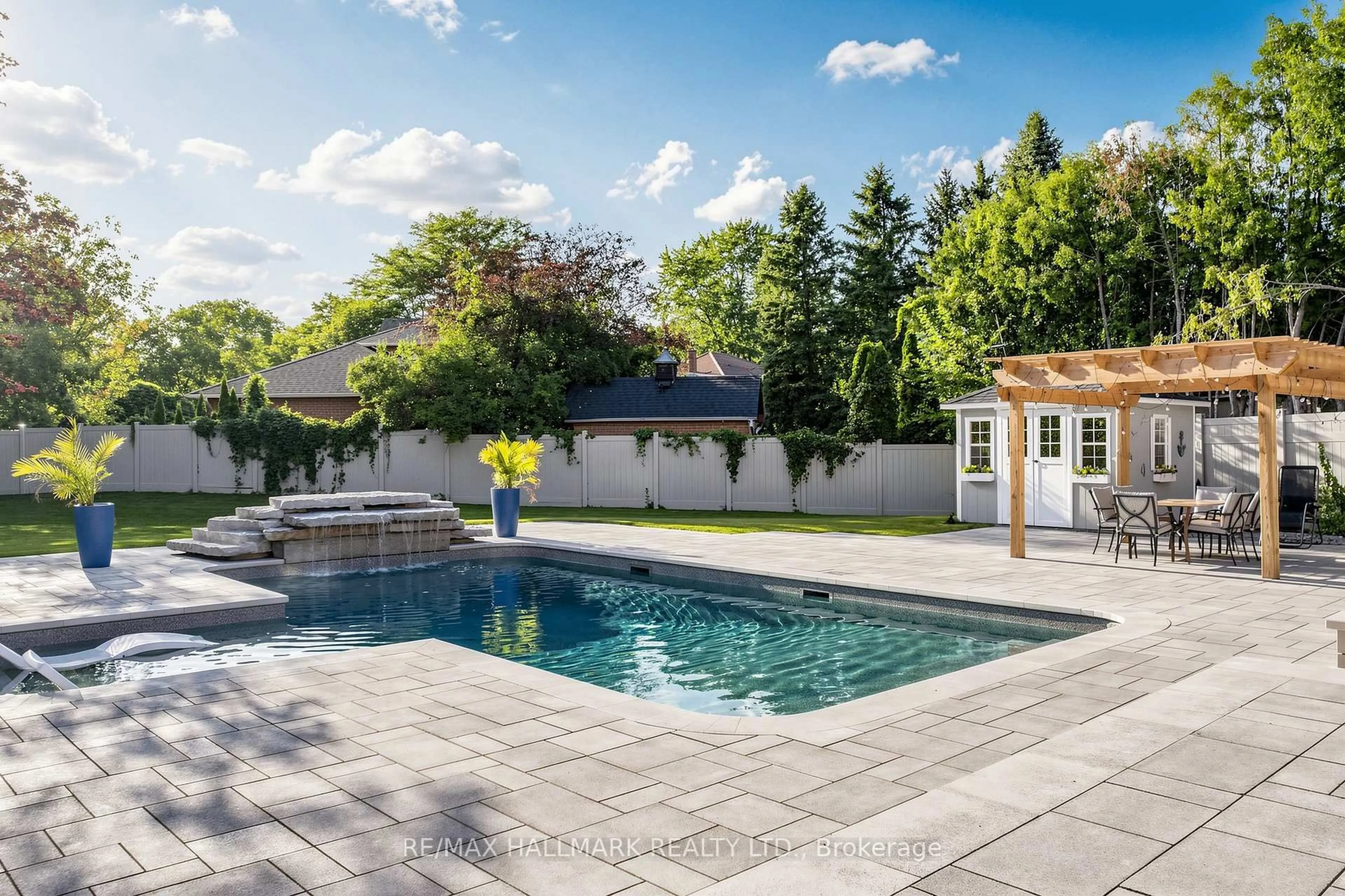 Pool for 8 Beaufort Hills Rd, Richmond Hill Ontario L4E 2N5