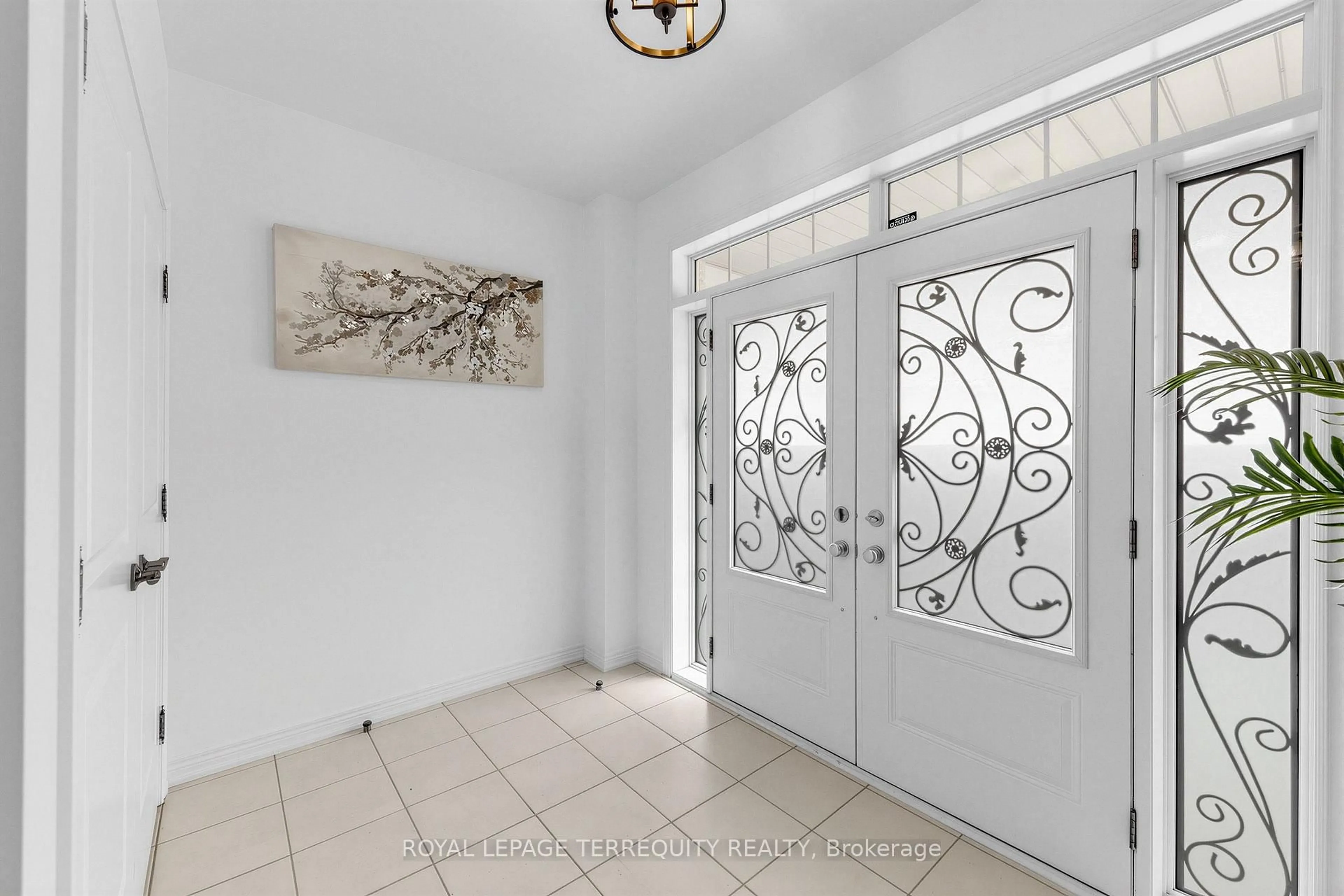 Indoor entryway for 44 Headwind Blvd, Vaughan Ontario L4H 3R9