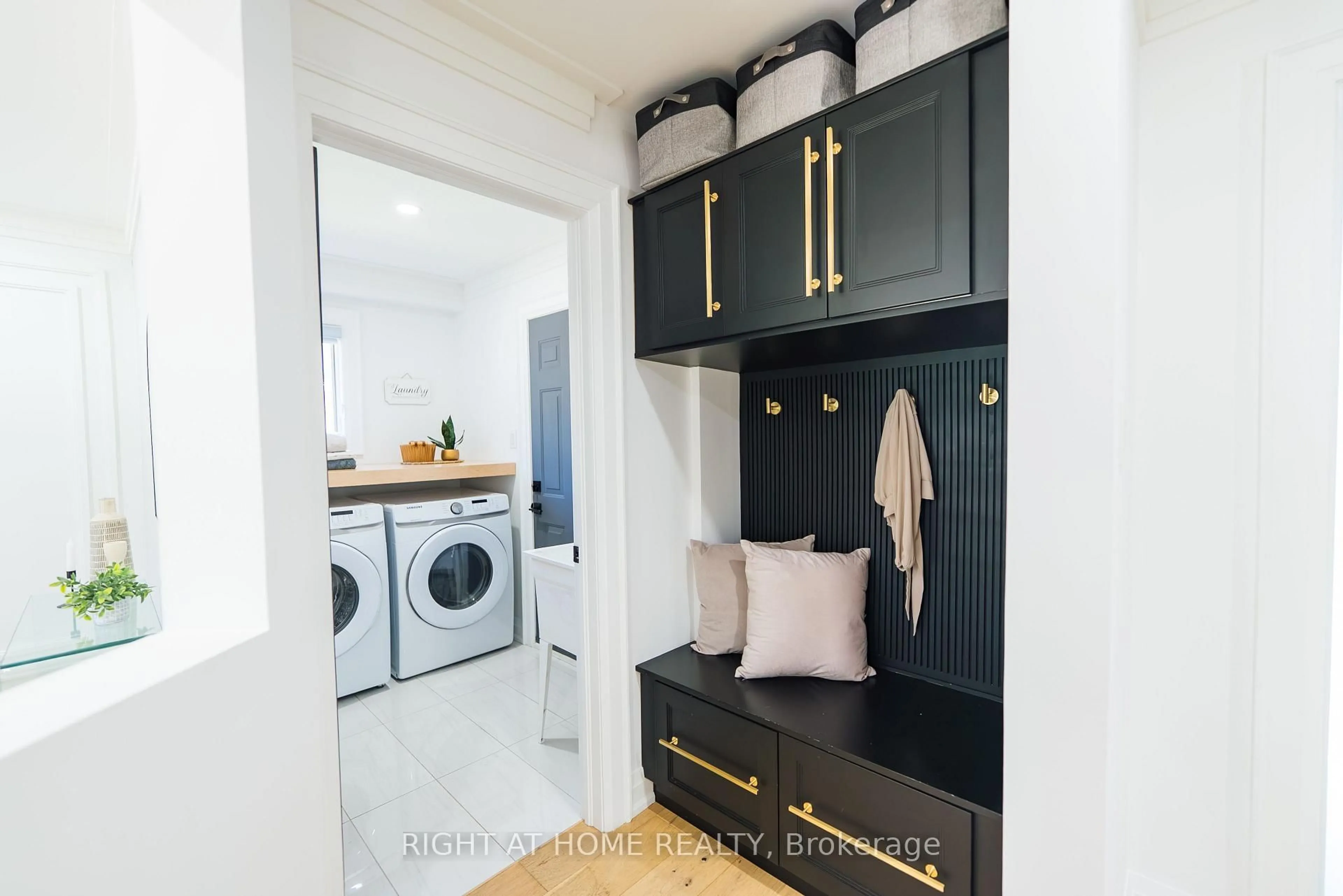 Laundry room for 2266 Taylorwoods Blvd, Innisfil Ontario L9S 2E6
